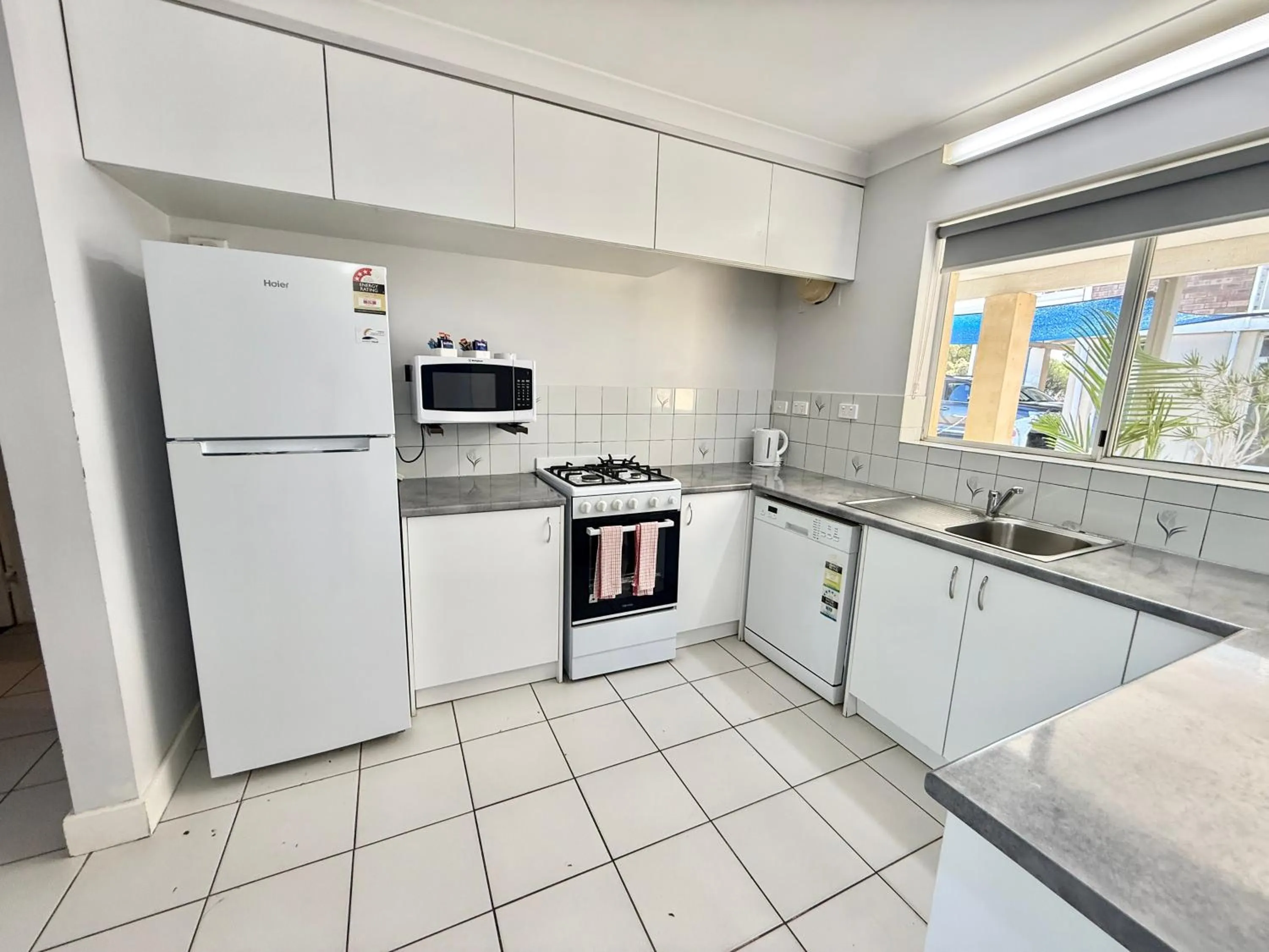 Kitchen or kitchenette in Kalbarri Seafront Villas