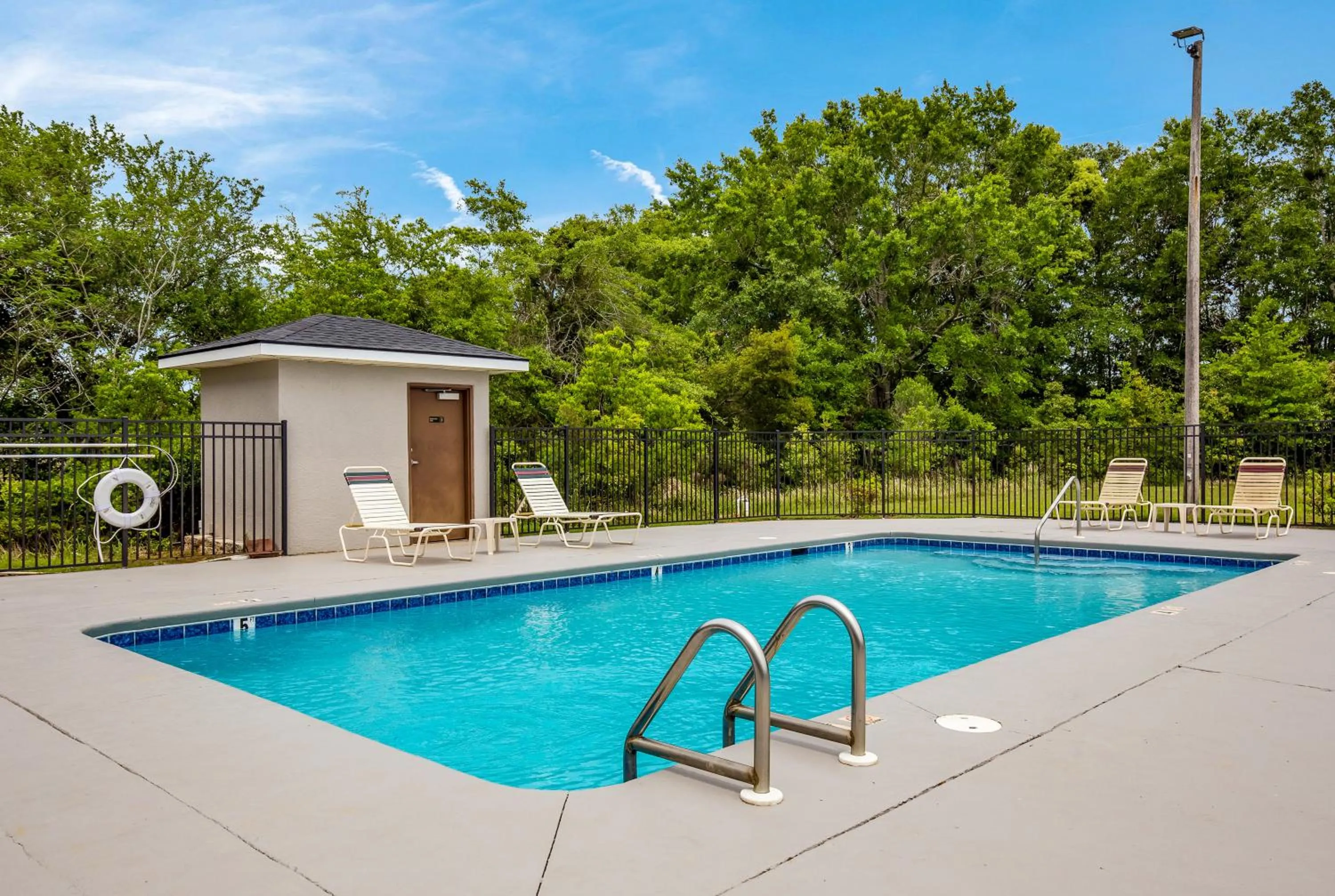 Swimming pool in Sleep Inn & Suites Foley - Gulf Shores North