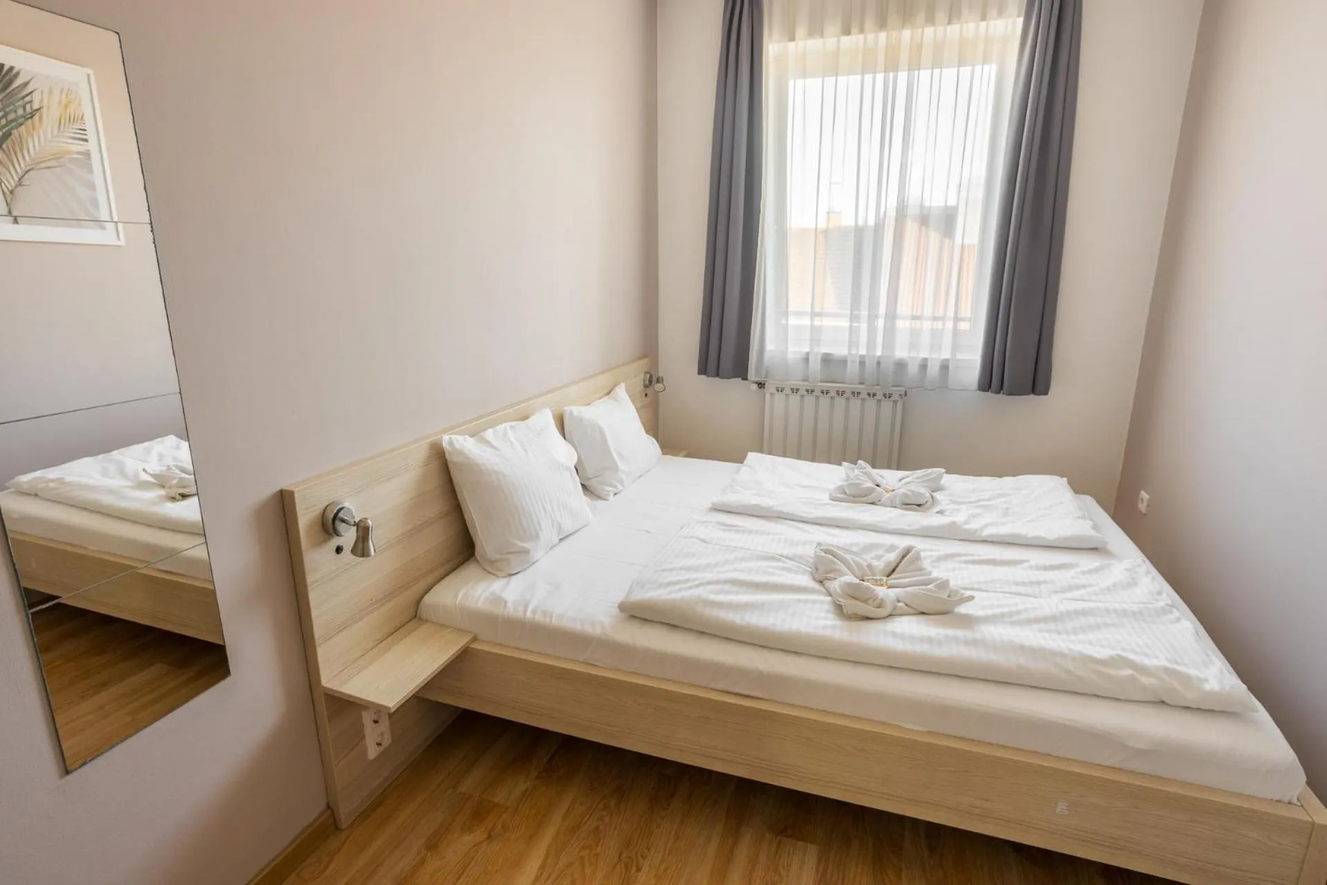 Bed in Corvin Plaza Apartments & Suites