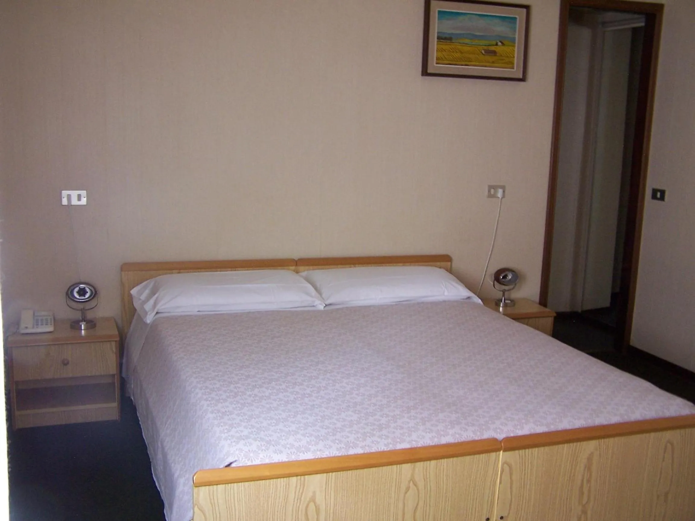 Bed in Albergo Corona