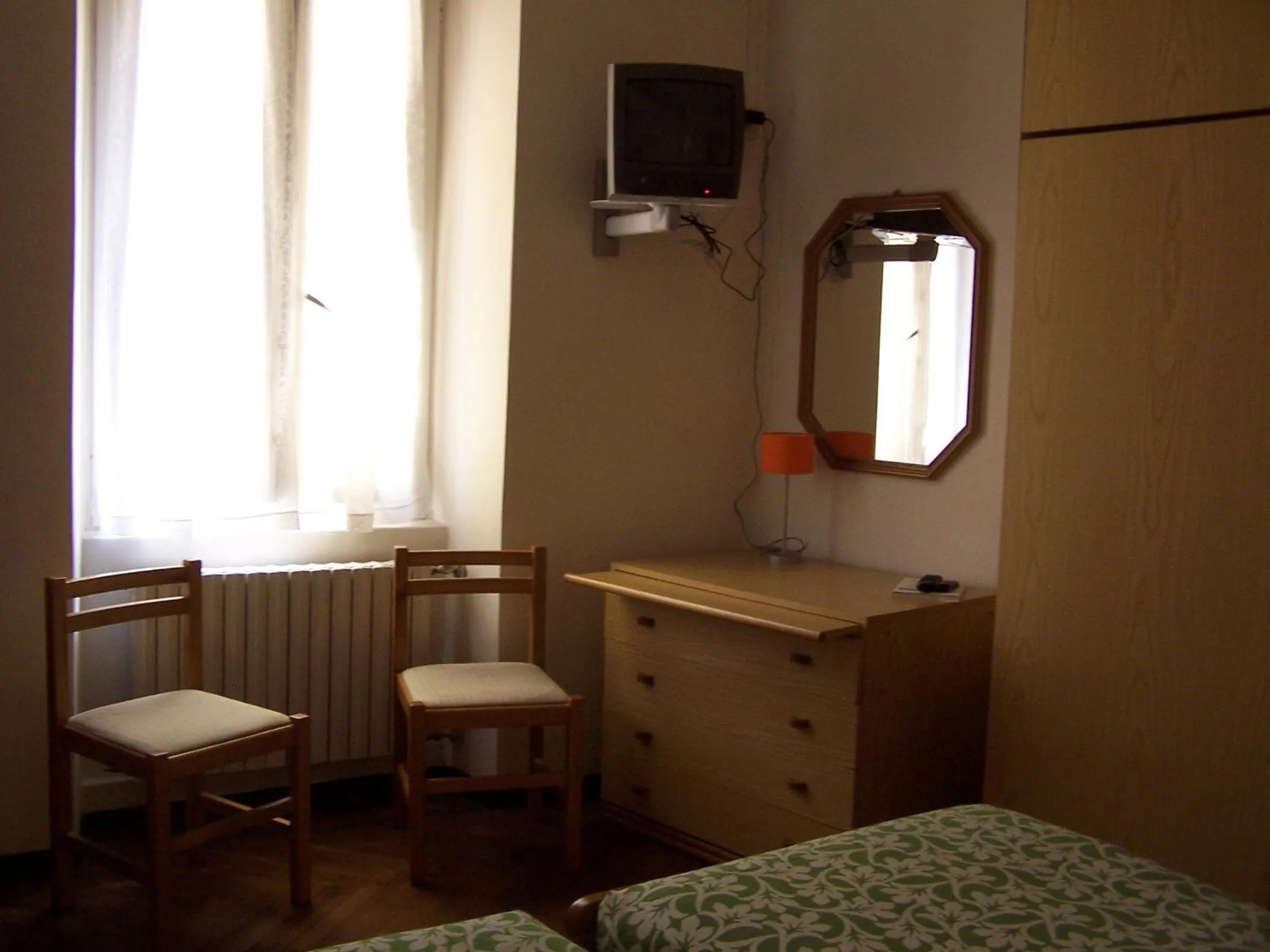 Day, Bed in Albergo Corona