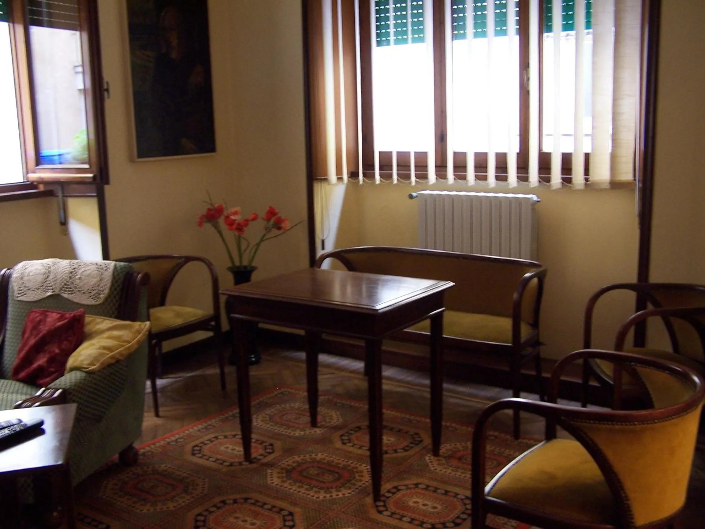 Communal lounge/ TV room in Albergo Corona