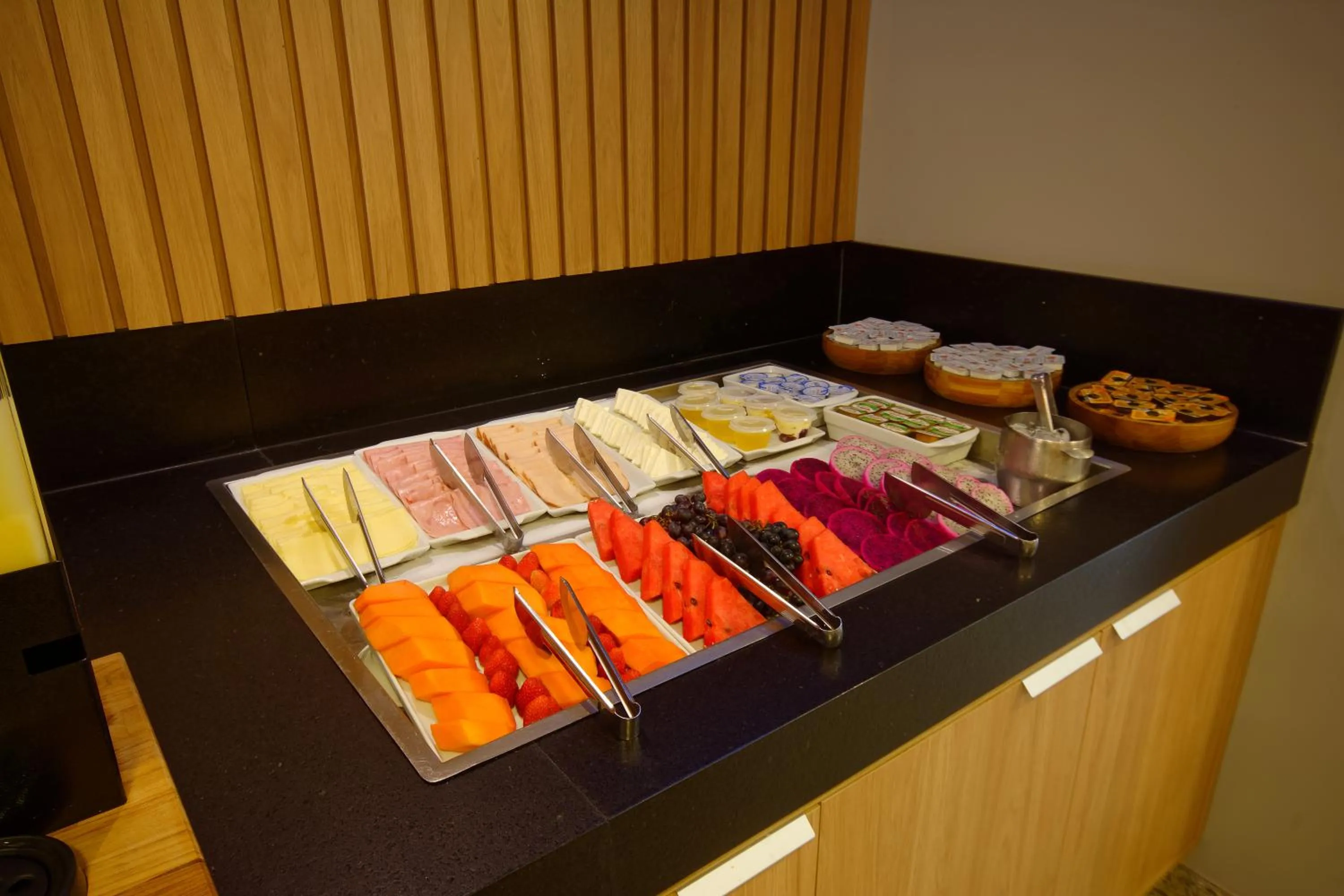 Buffet breakfast in Fênix Hotel Moema