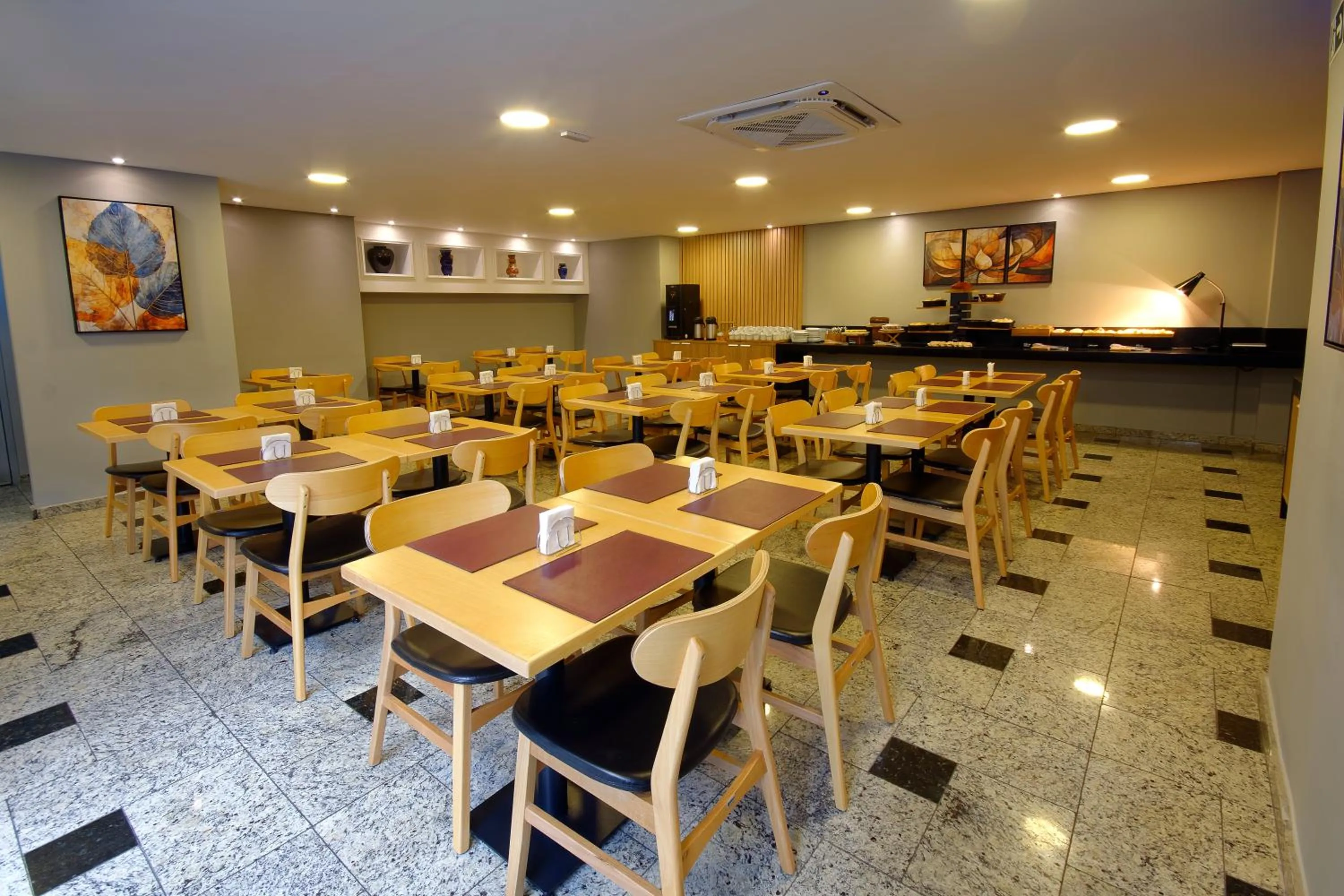 Restaurant/places to eat in Fênix Hotel Moema