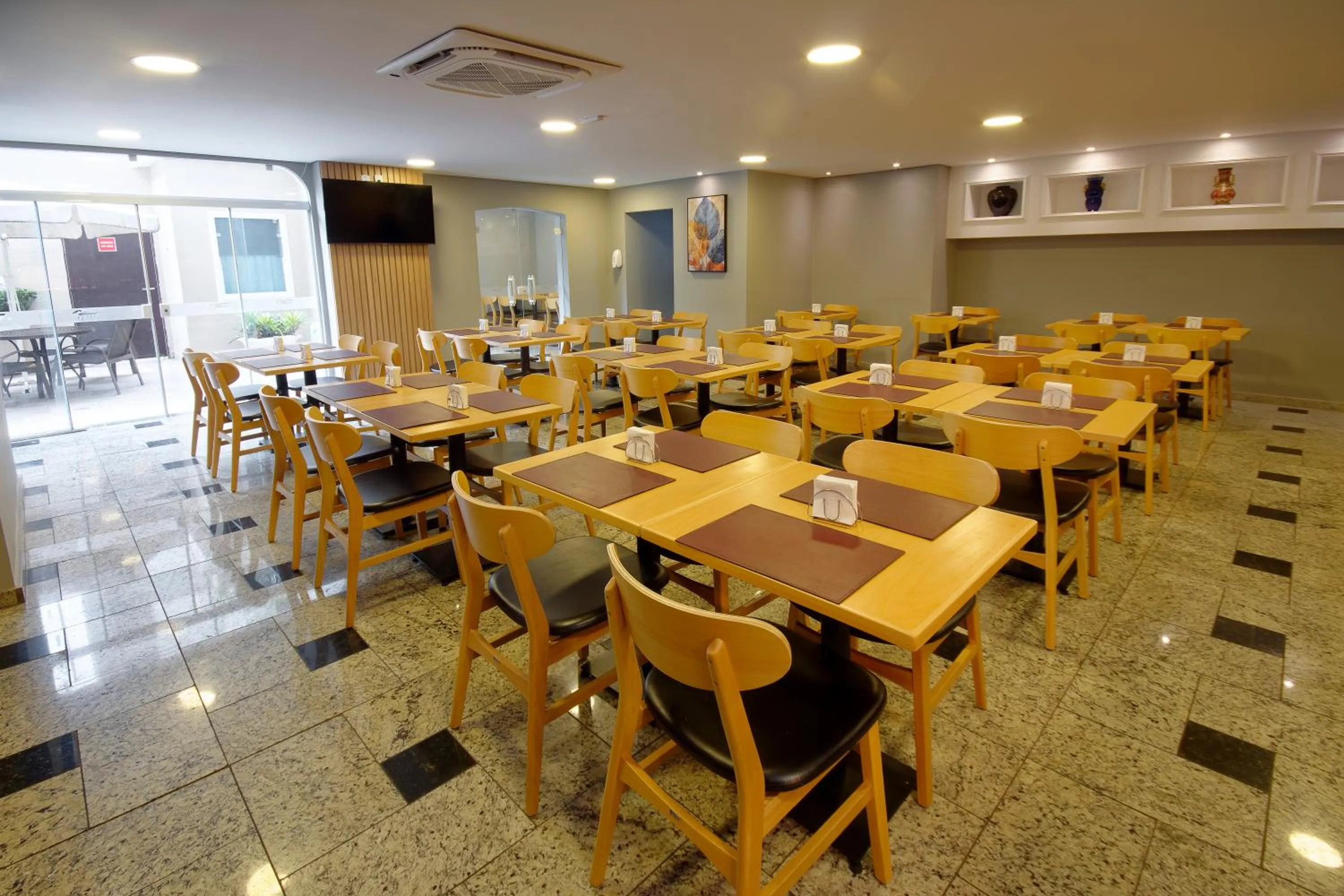 Restaurant/places to eat in Fênix Hotel Moema