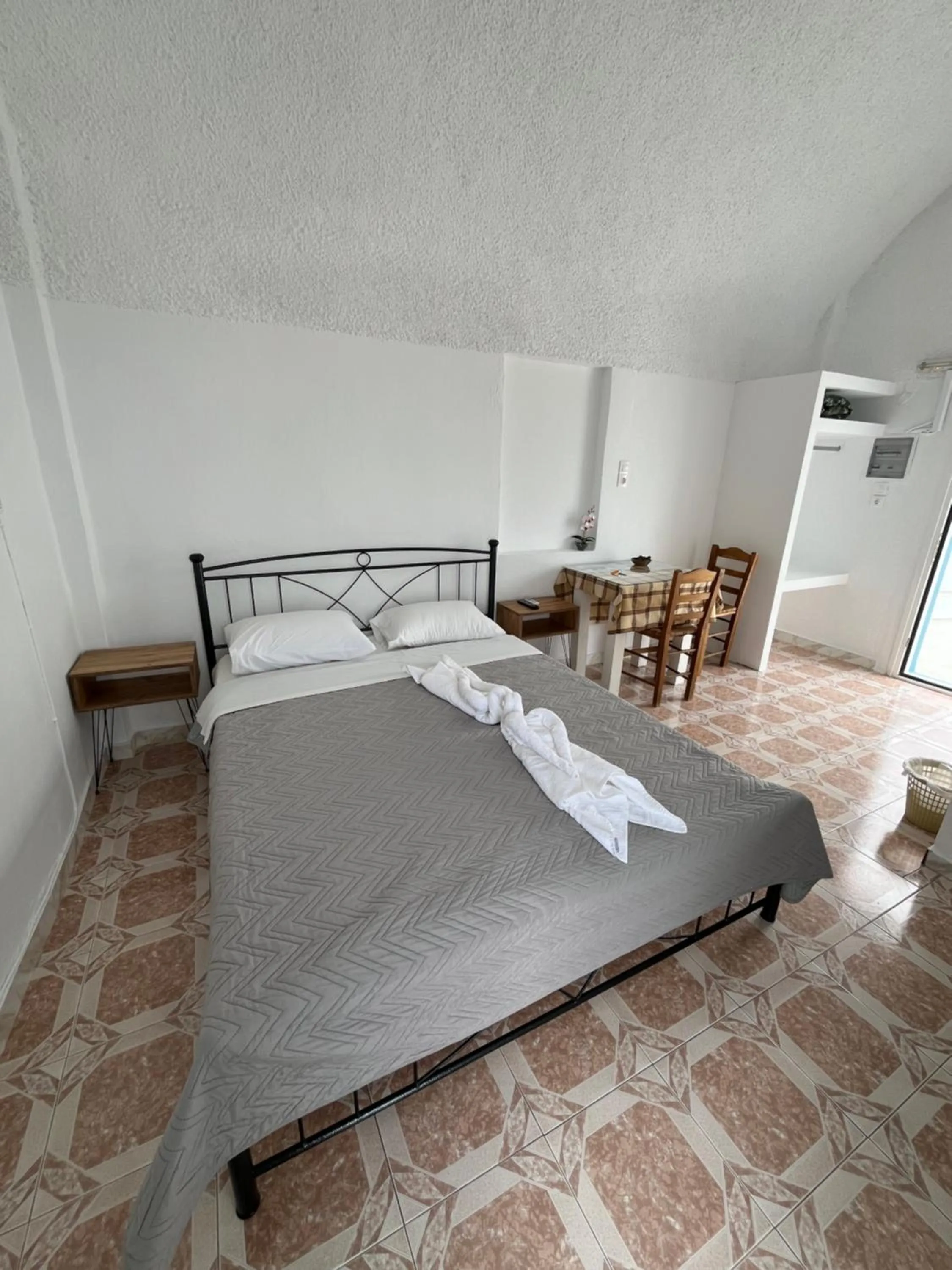 Bed in Stella Nomikou Apartments