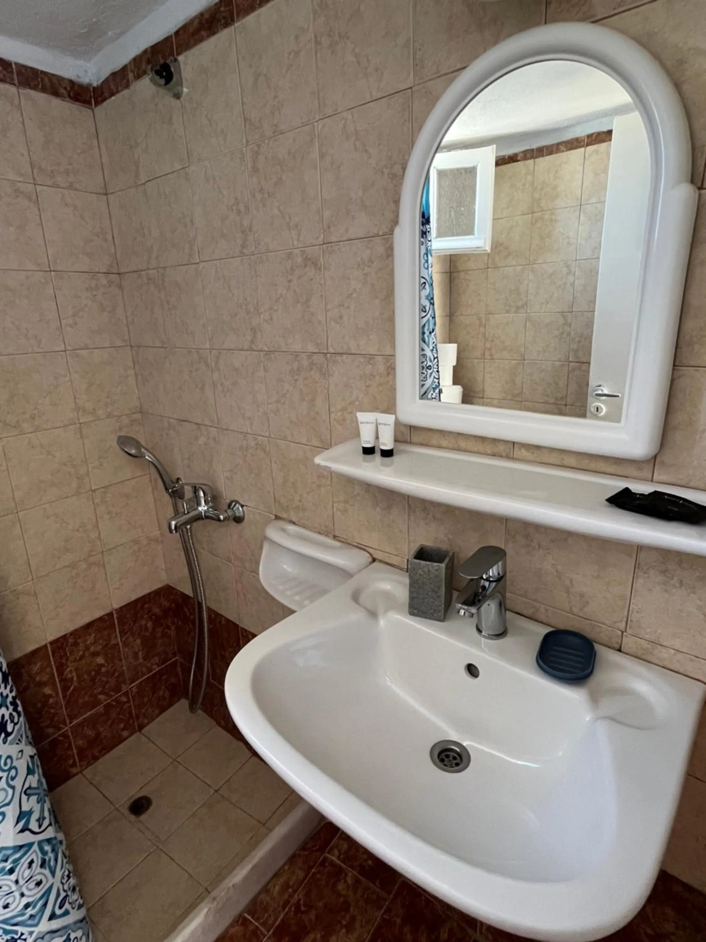 Shower in Stella Nomikou Apartments