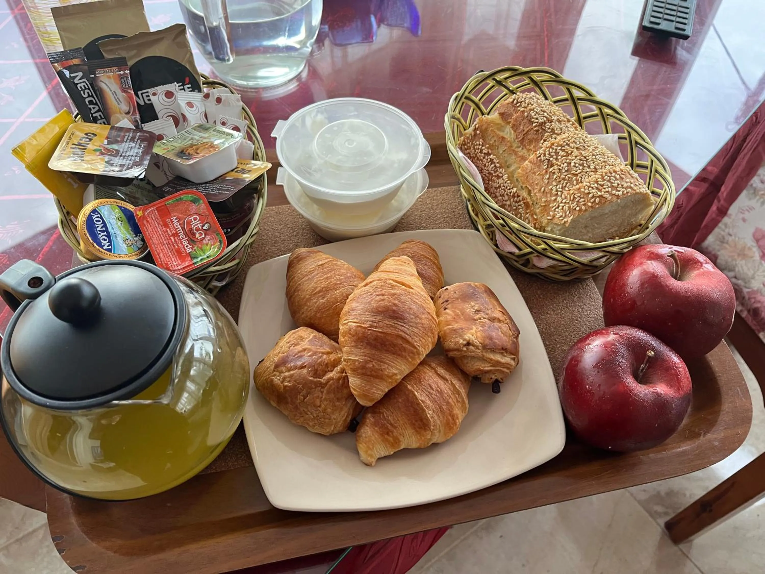 Food and drinks in Stella Nomikou Apartments