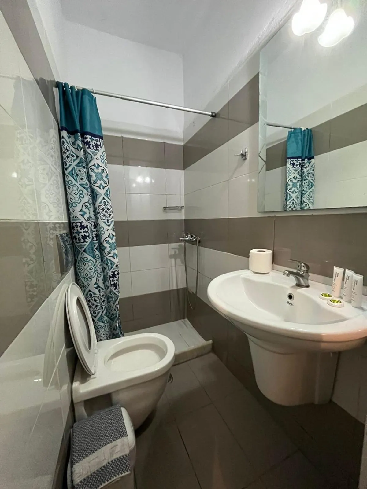 Shower in Stella Nomikou Apartments