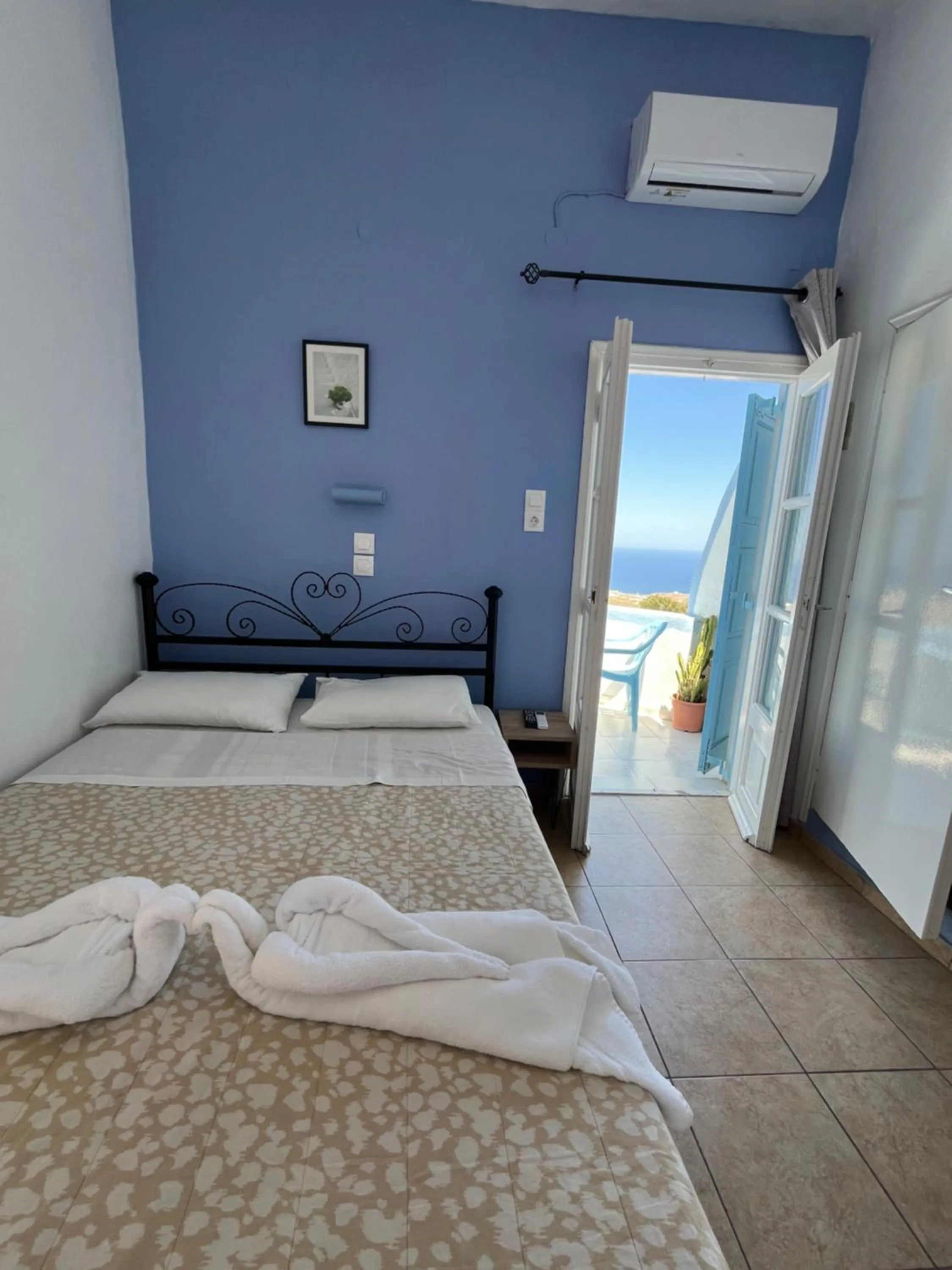 View (from property/room), Bed in Stella Nomikou Apartments