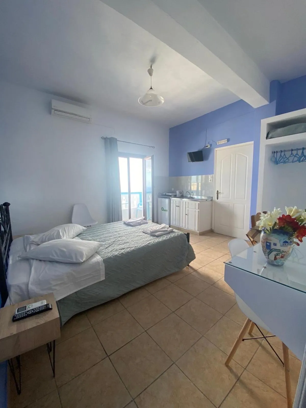 Property building, Bed in Stella Nomikou Apartments