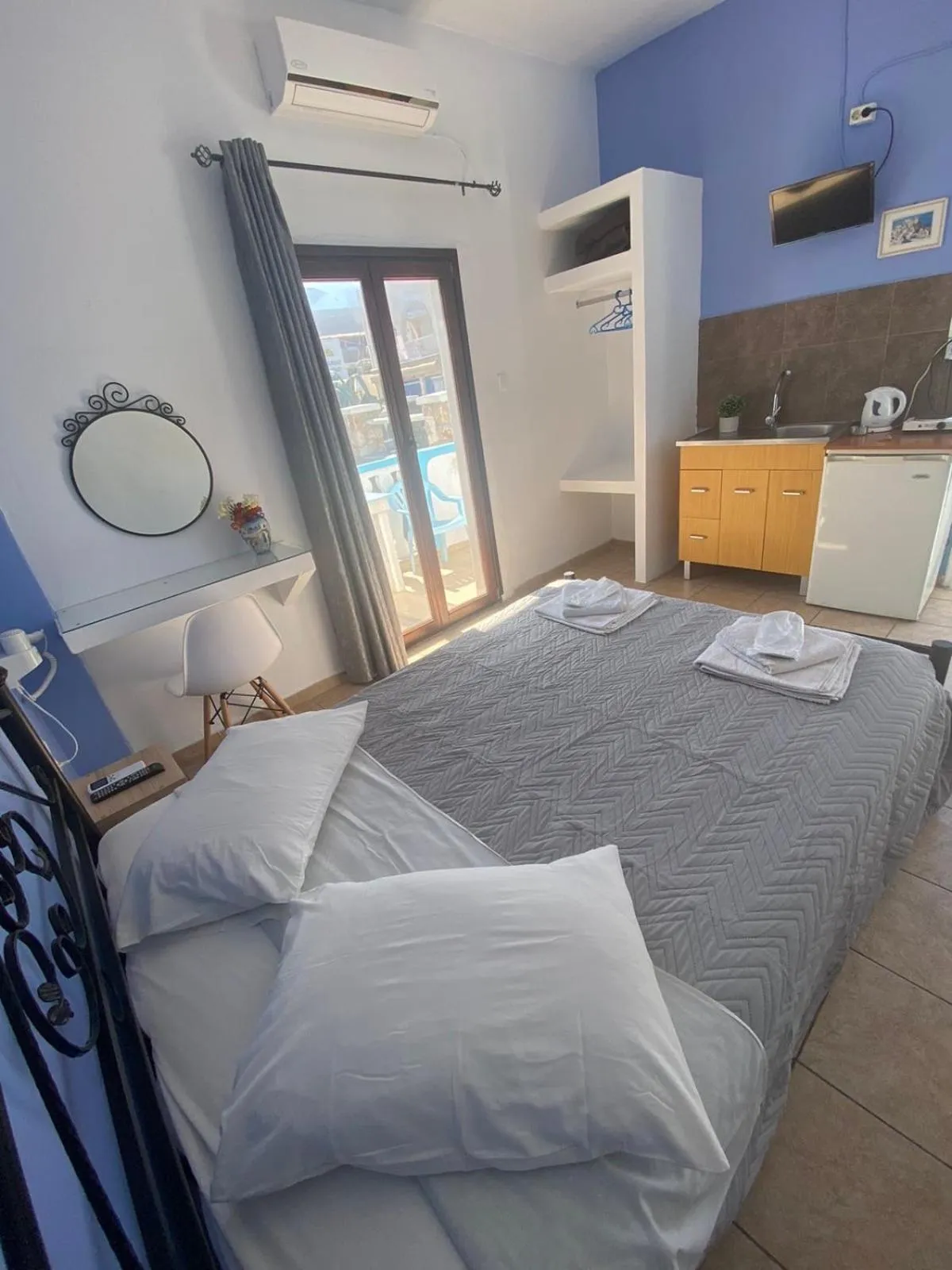 Toilet, Bed in Stella Nomikou Apartments