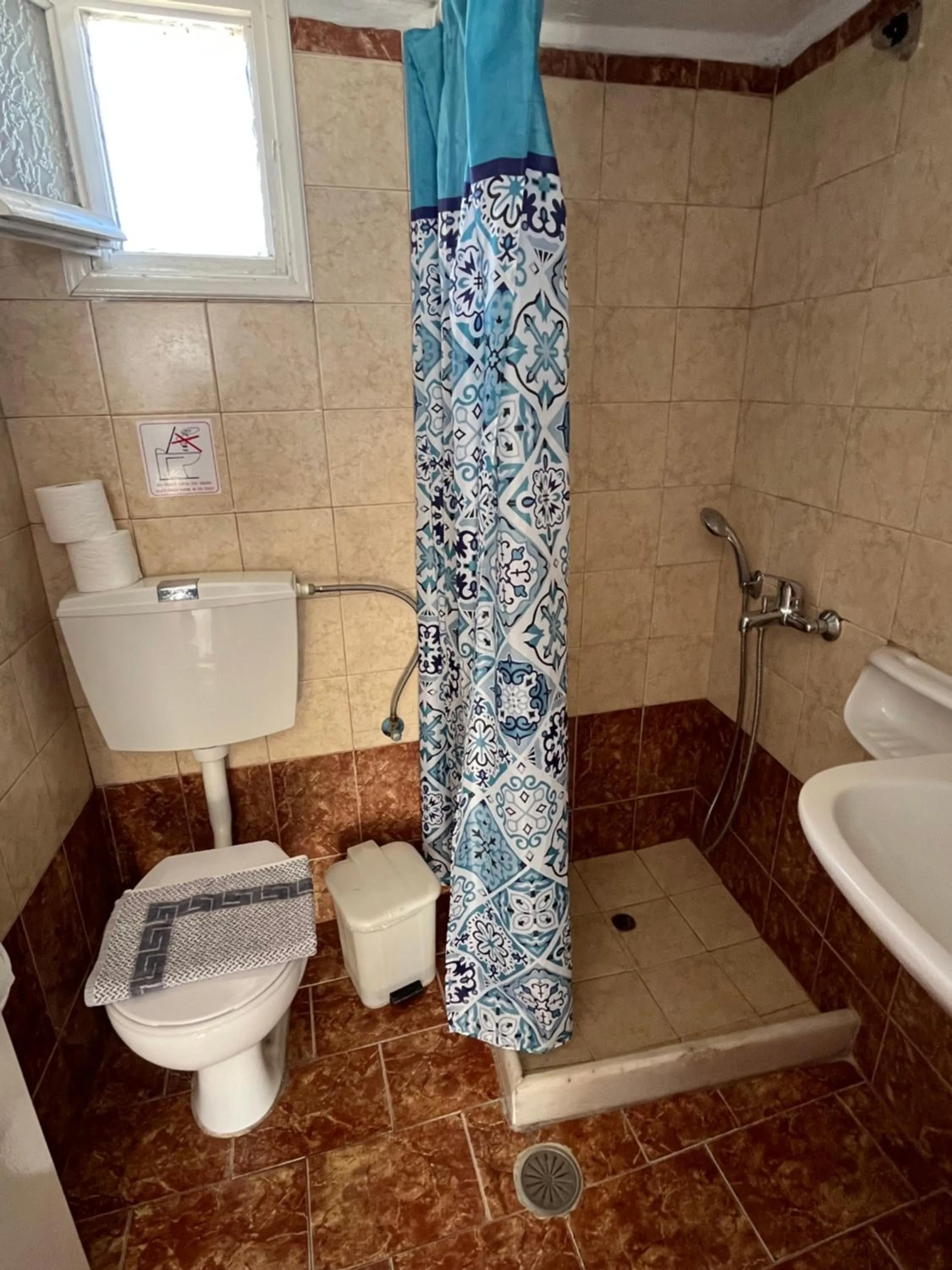 Shower in Stella Nomikou Apartments