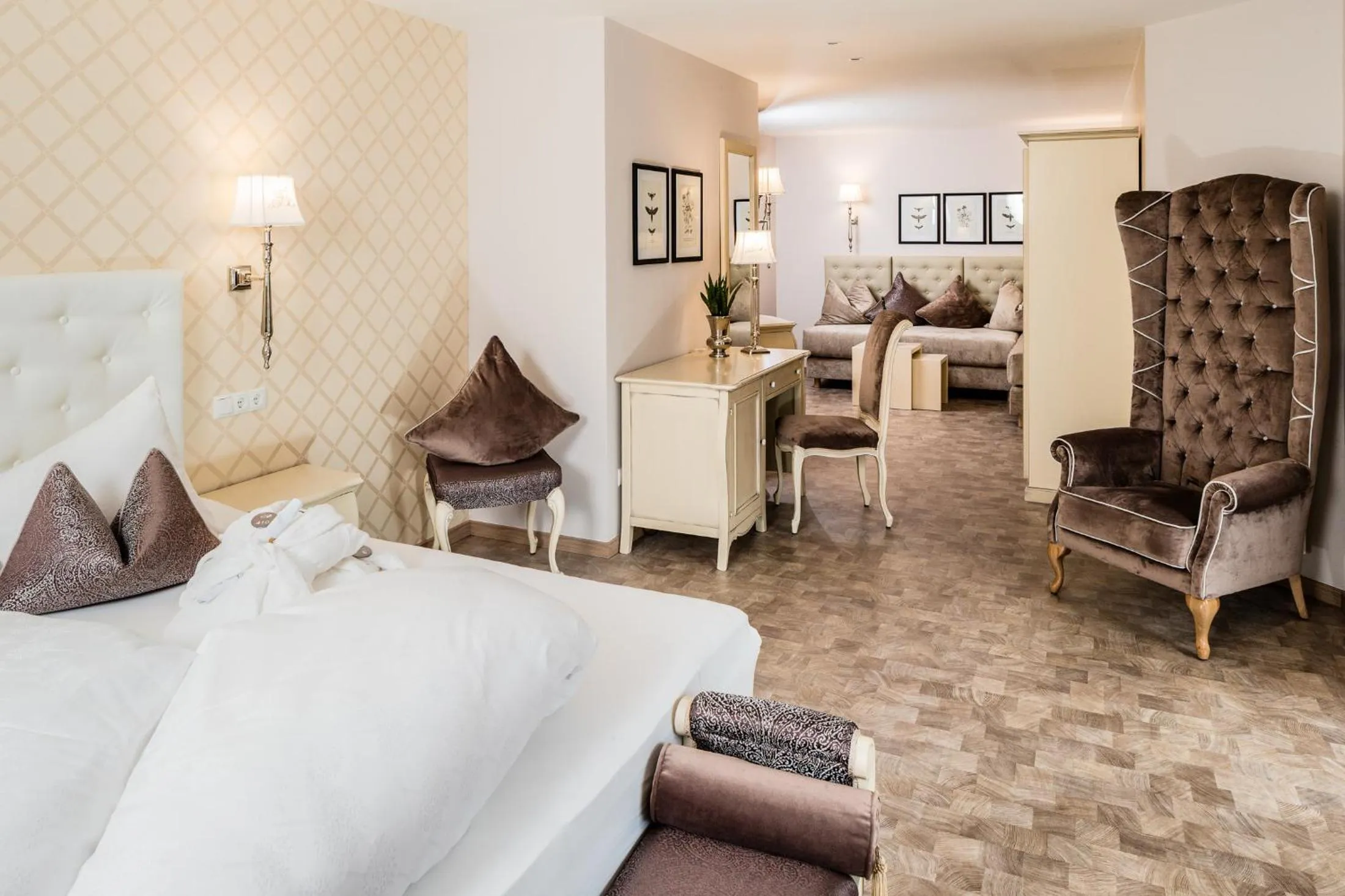 Photo of the whole room, Bed in Hotel Rössl