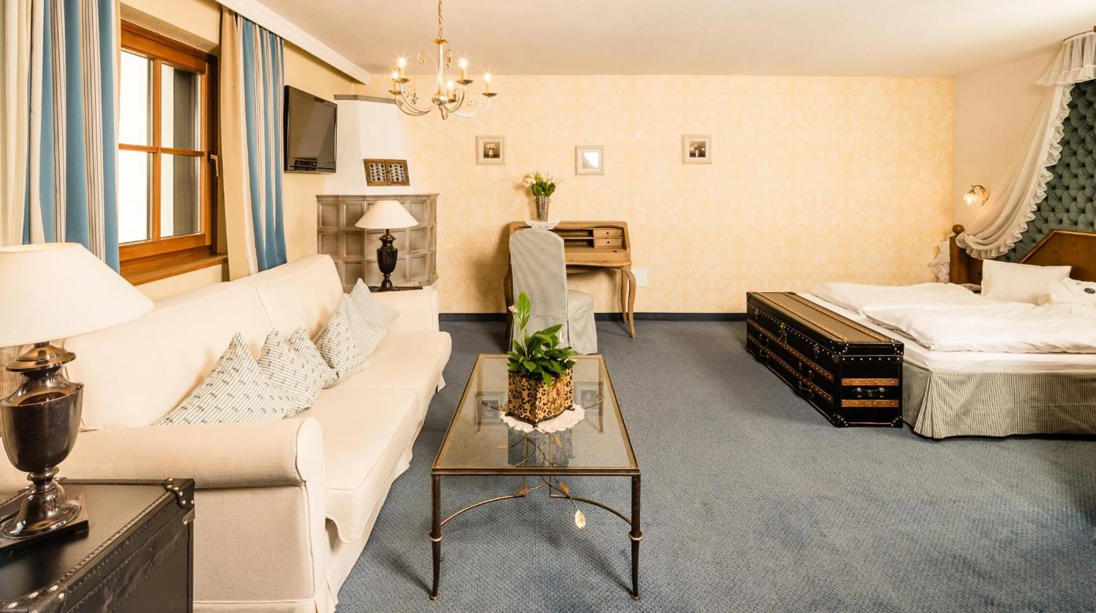 Photo of the whole room, Bed in Hotel Rössl