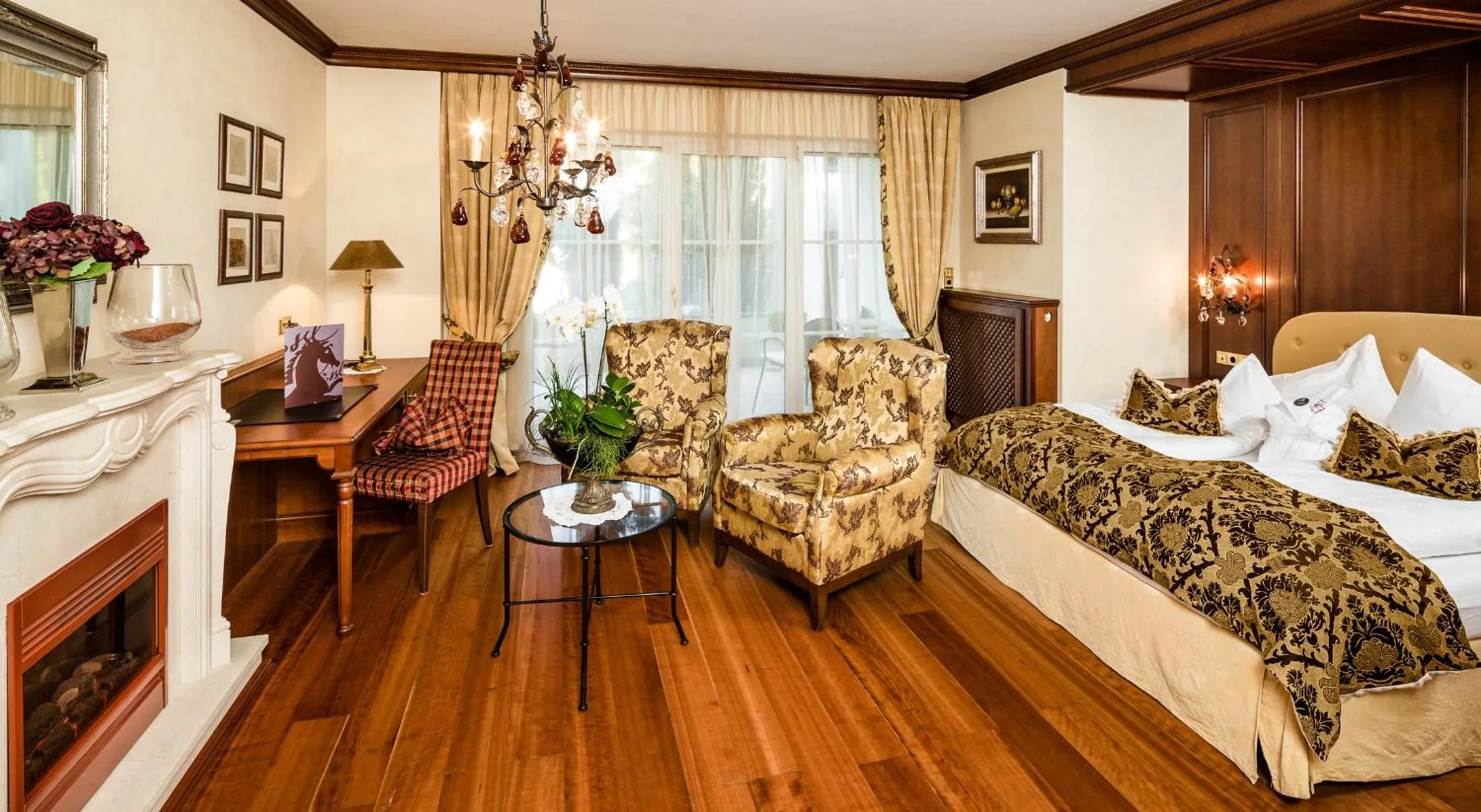 Photo of the whole room, Bed in Hotel Rössl