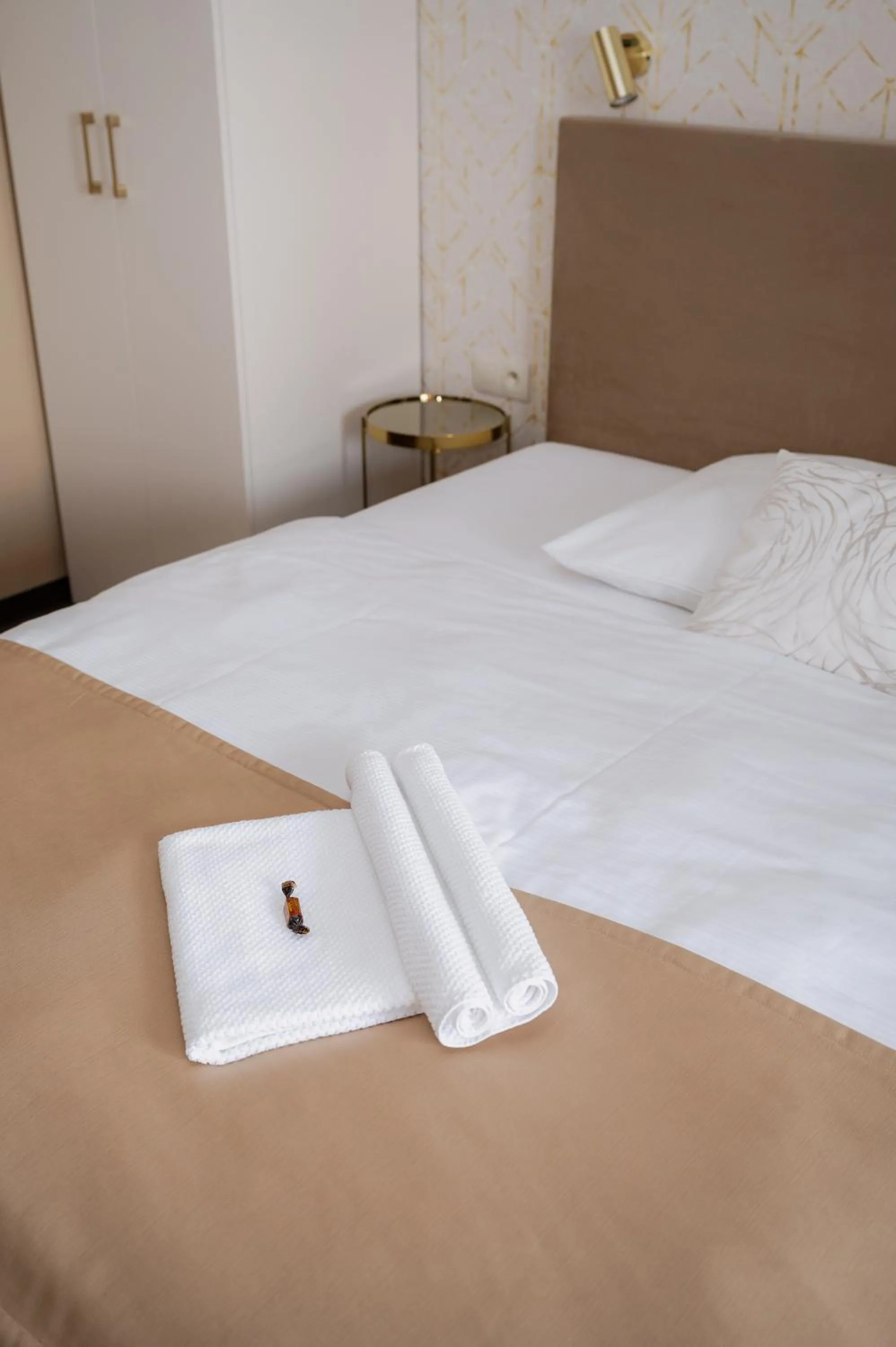towels, Bed in Penzion Tofi