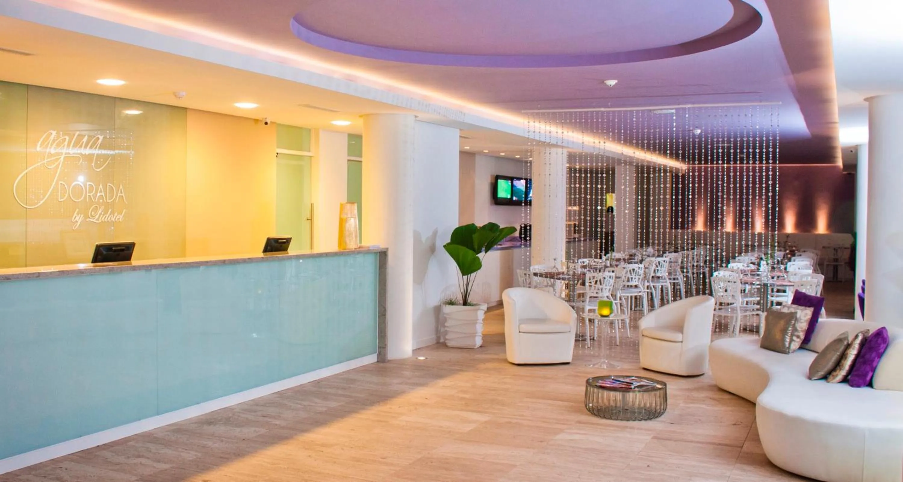 Living room in Agua Dorada Beach Hotel By Lidotel