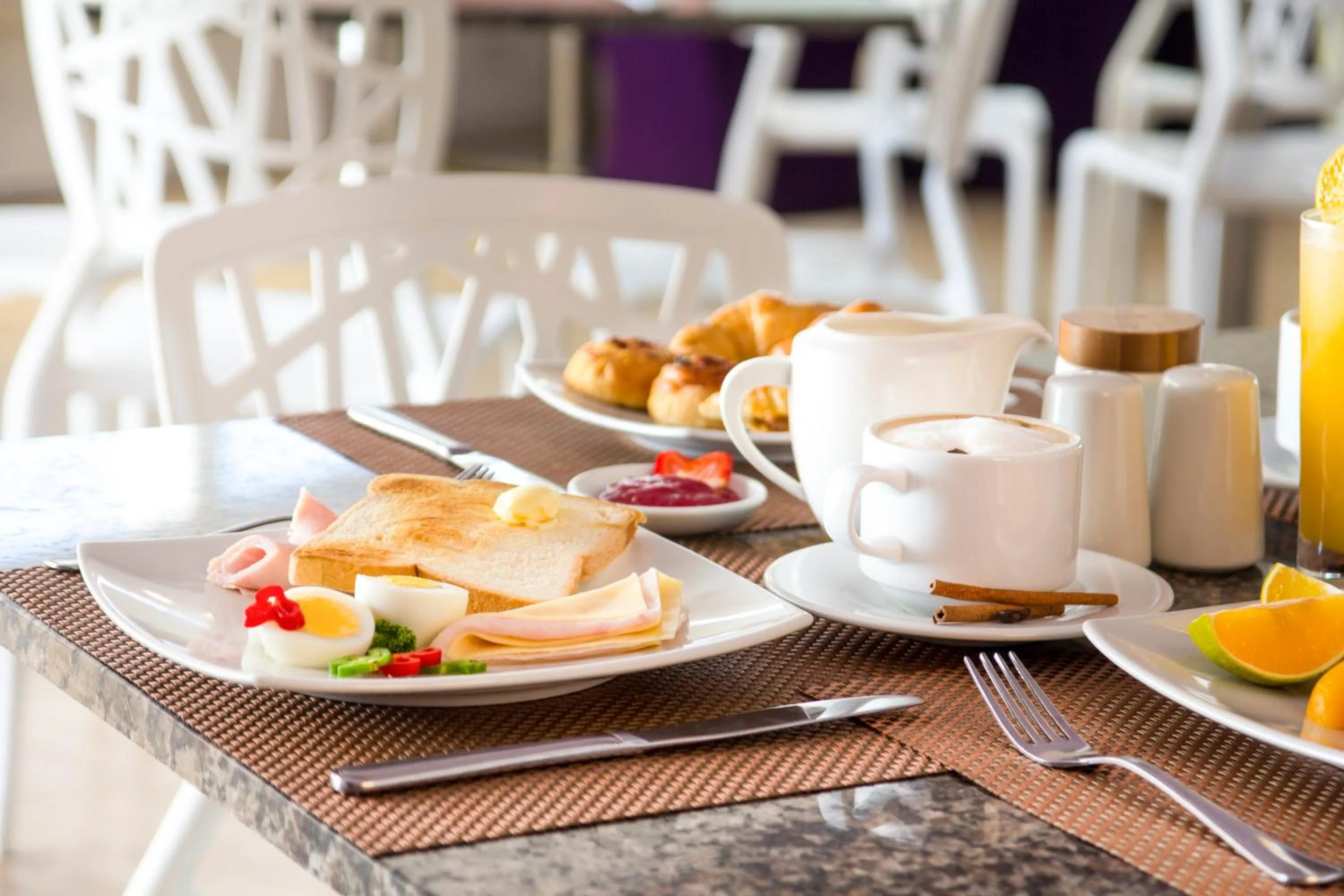 Restaurant/places to eat in Agua Dorada Beach Hotel By Lidotel