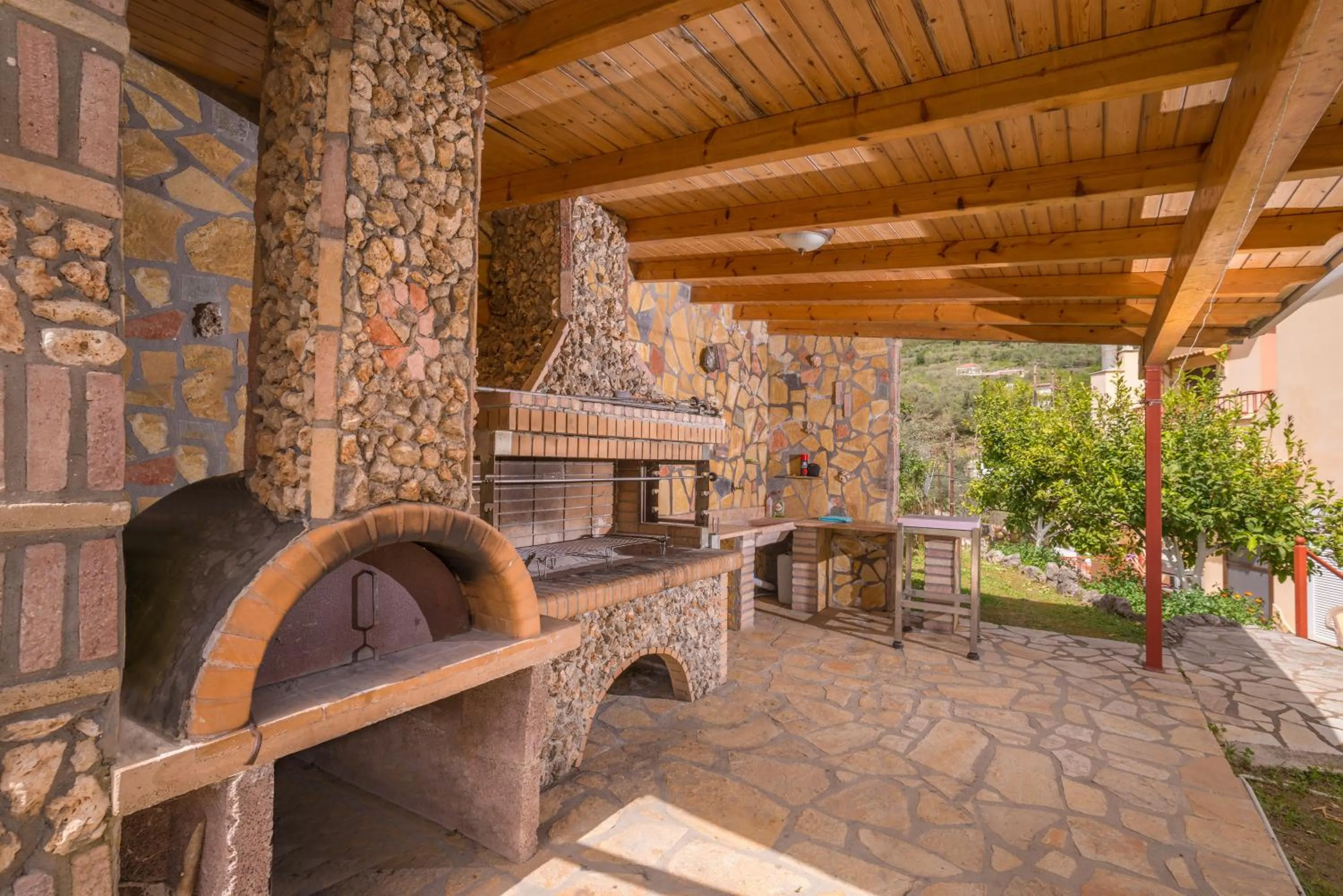 BBQ facilities in Hotel Eirini