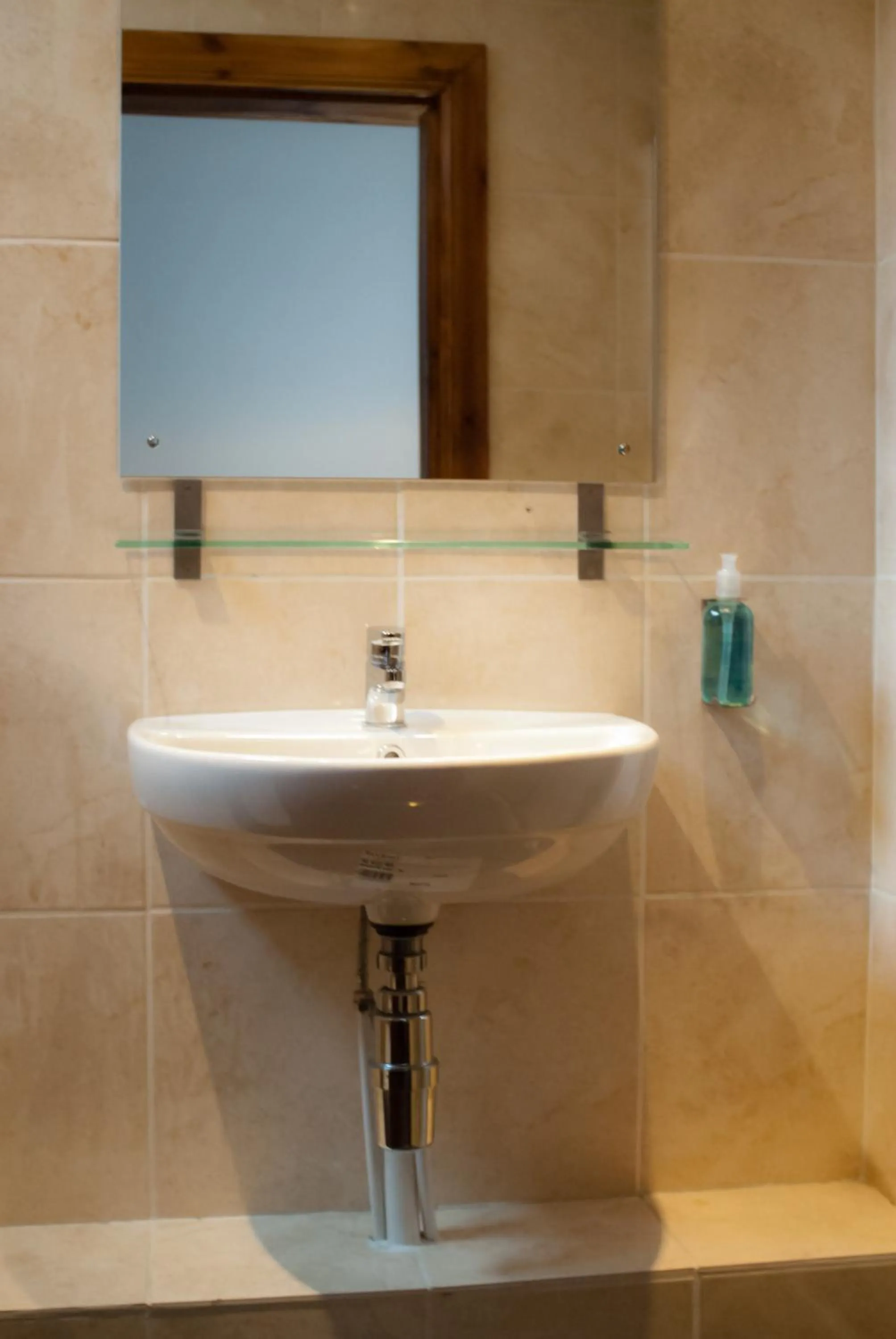 Bathroom in Edinburgh House Hotel