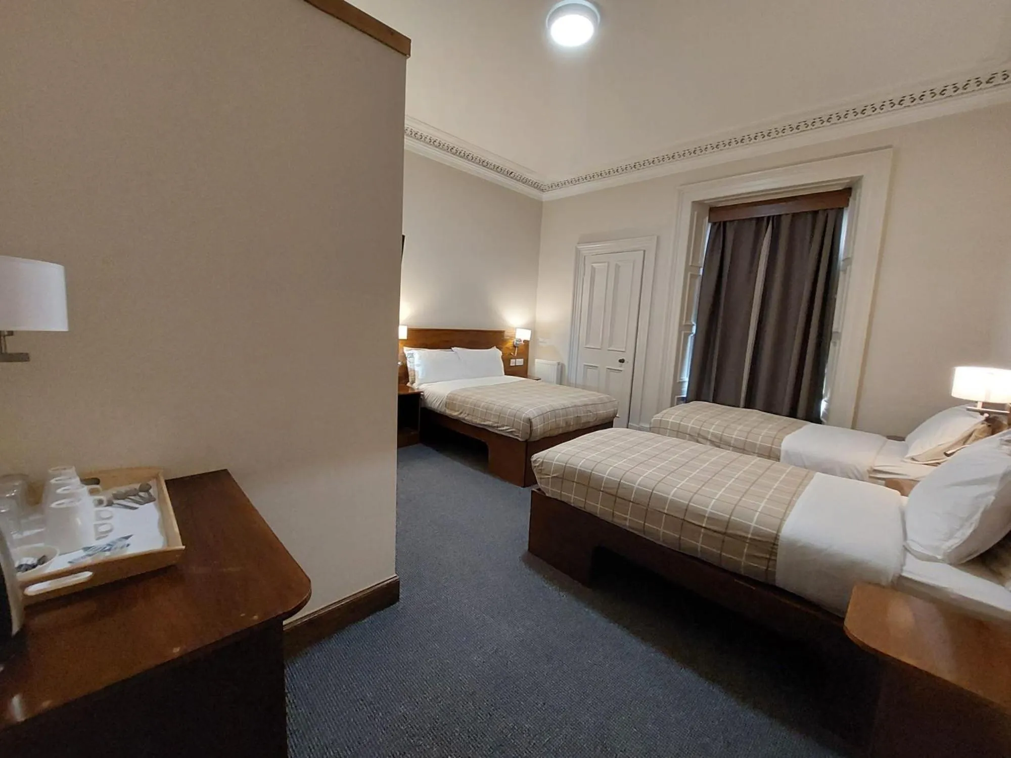 Bed in Edinburgh House Hotel