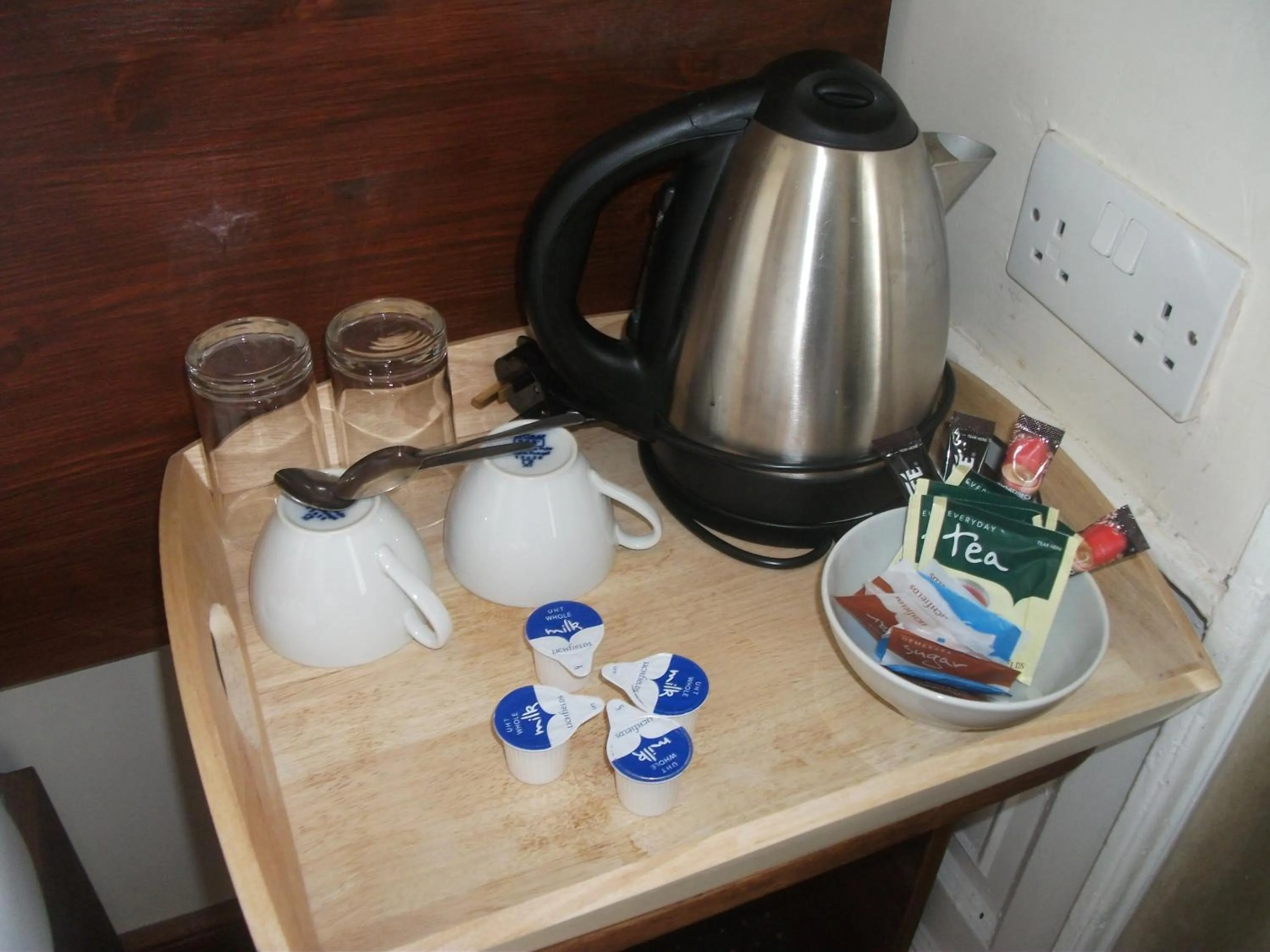 Coffee/tea facilities in Edinburgh House Hotel