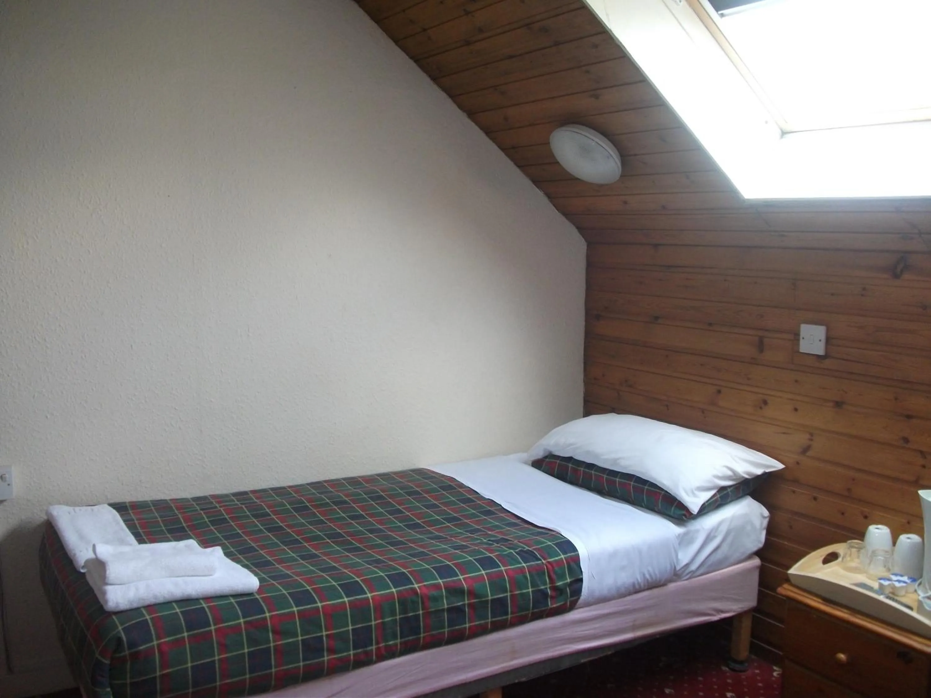 Bed in Edinburgh House Hotel