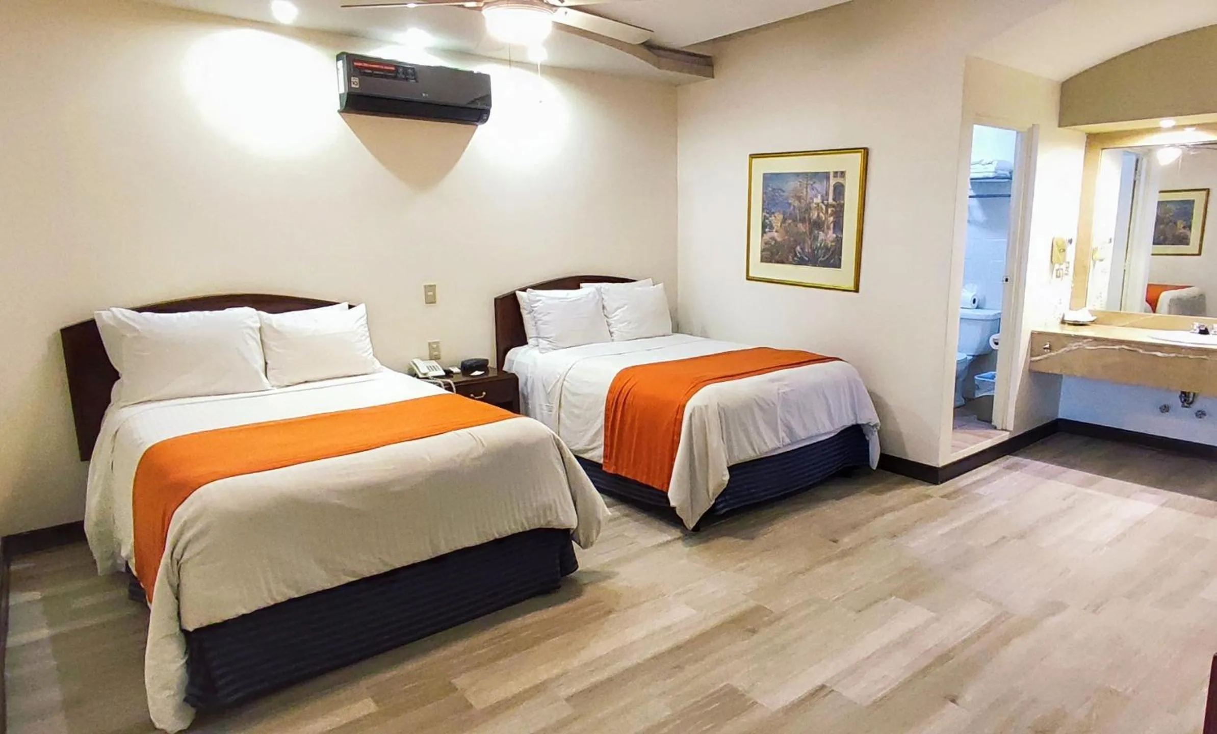 Bedroom, Bed in Hotel San Carlos