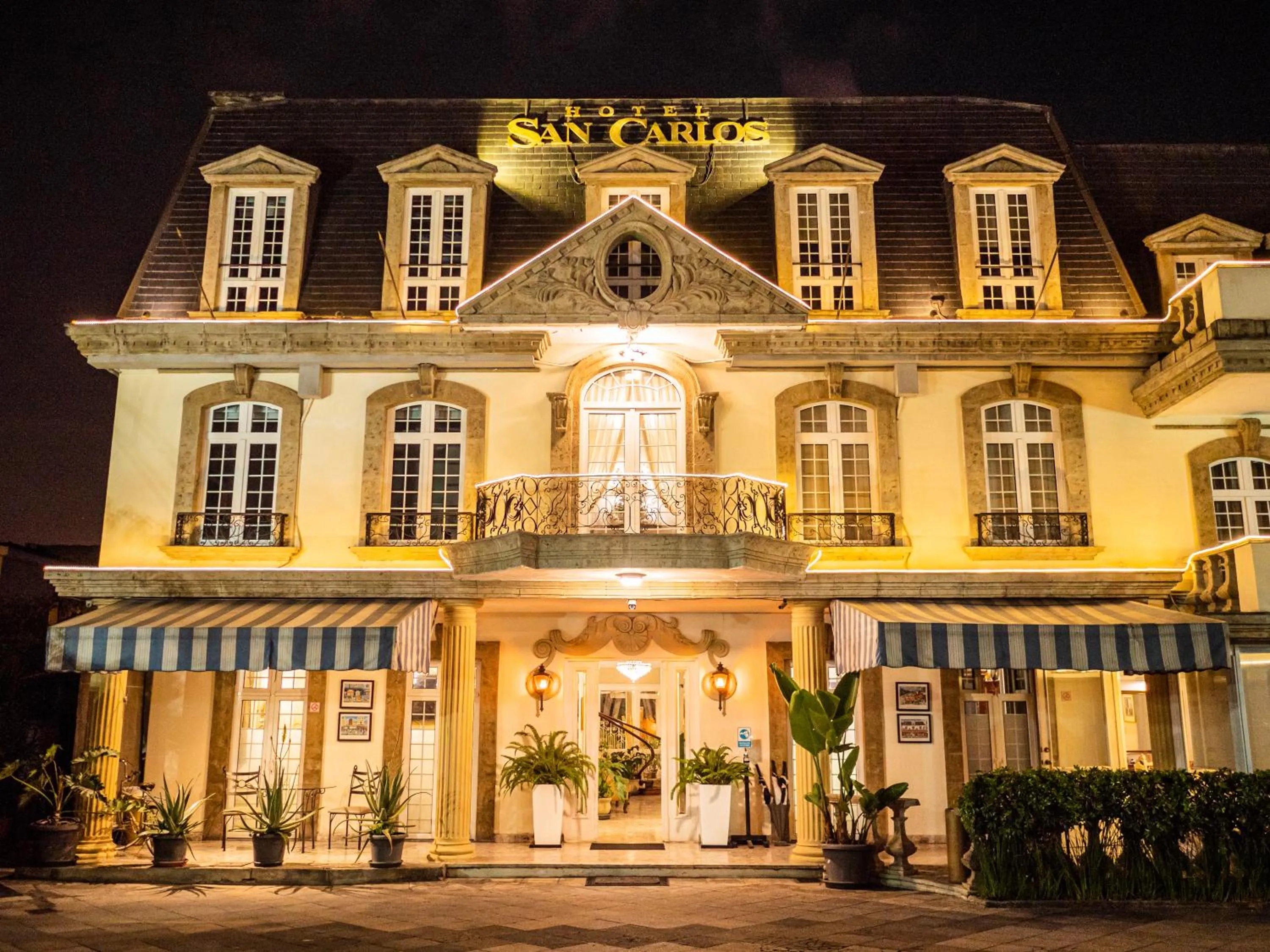 Facade/entrance in Hotel San Carlos