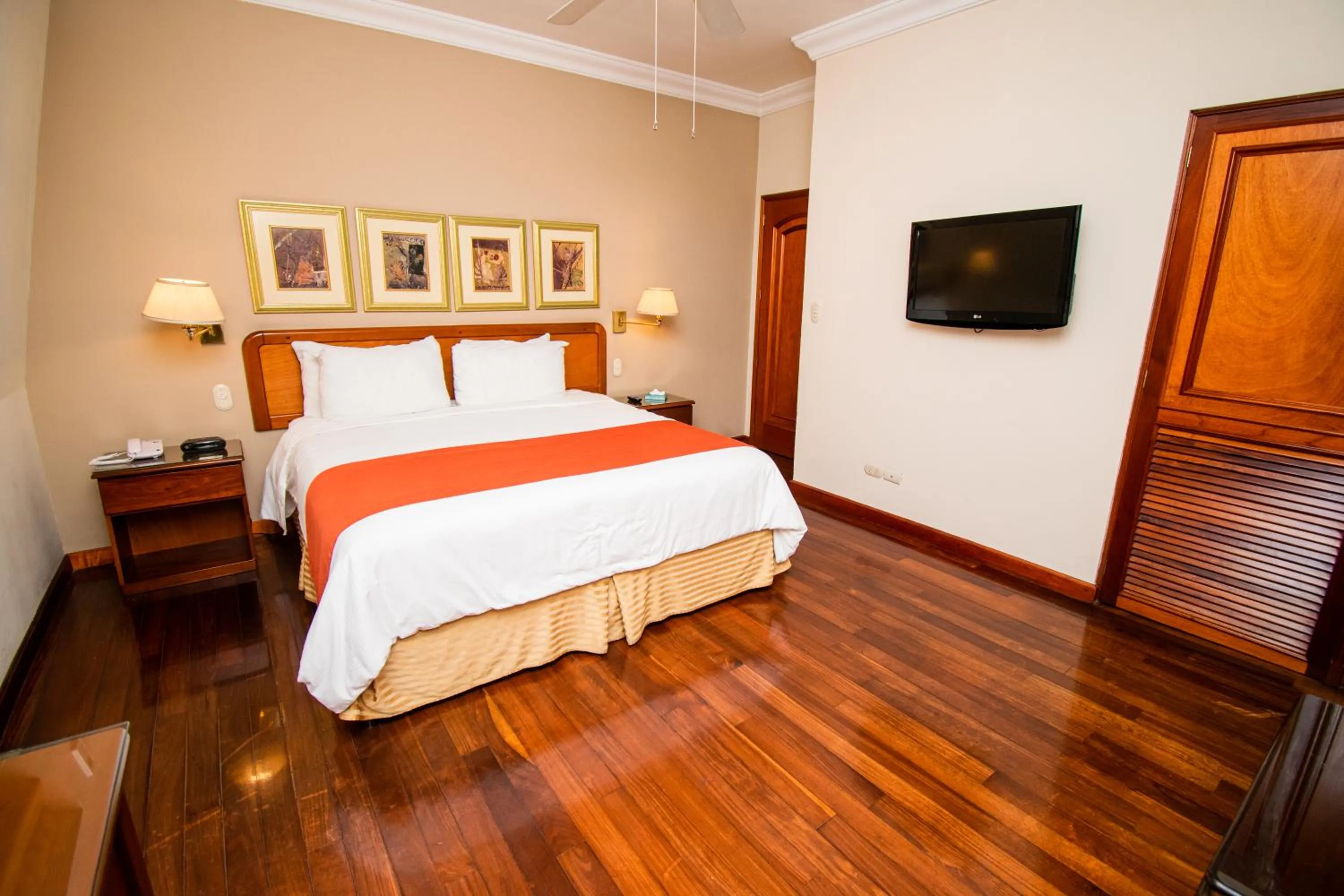 Bedroom, Bed in Hotel San Carlos