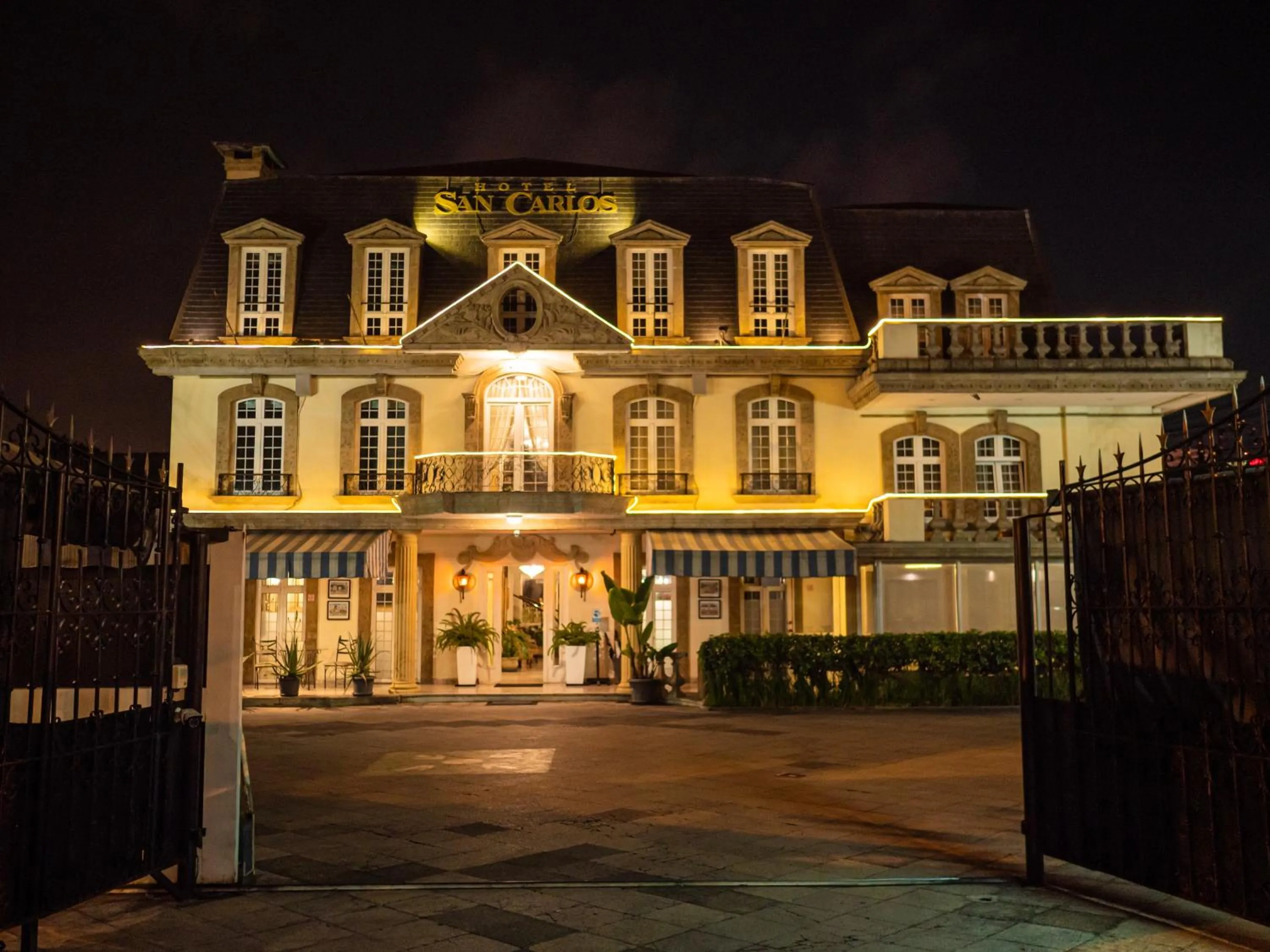 Facade/entrance in Hotel San Carlos