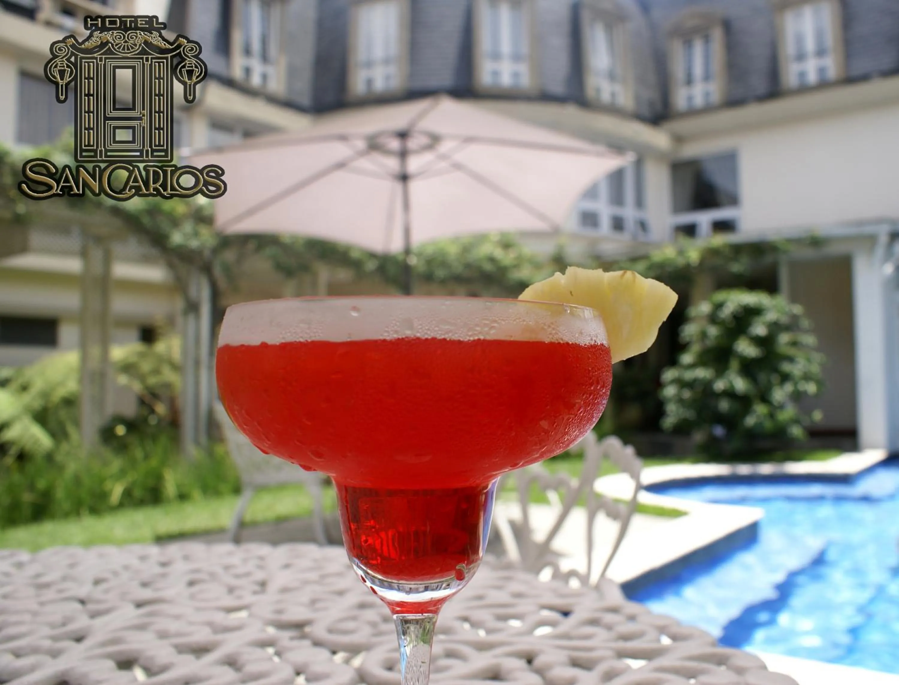 Swimming pool in Hotel San Carlos