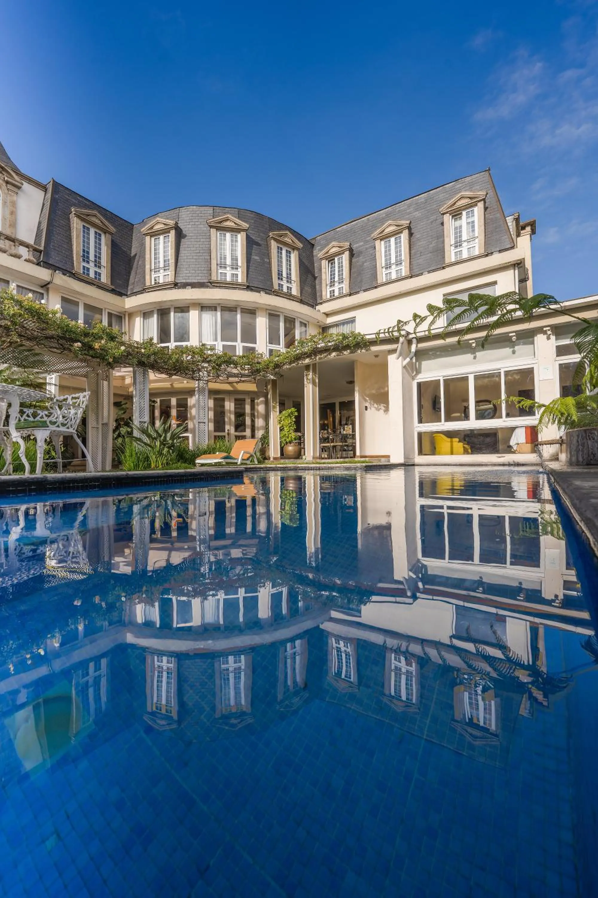 Swimming pool in Hotel San Carlos
