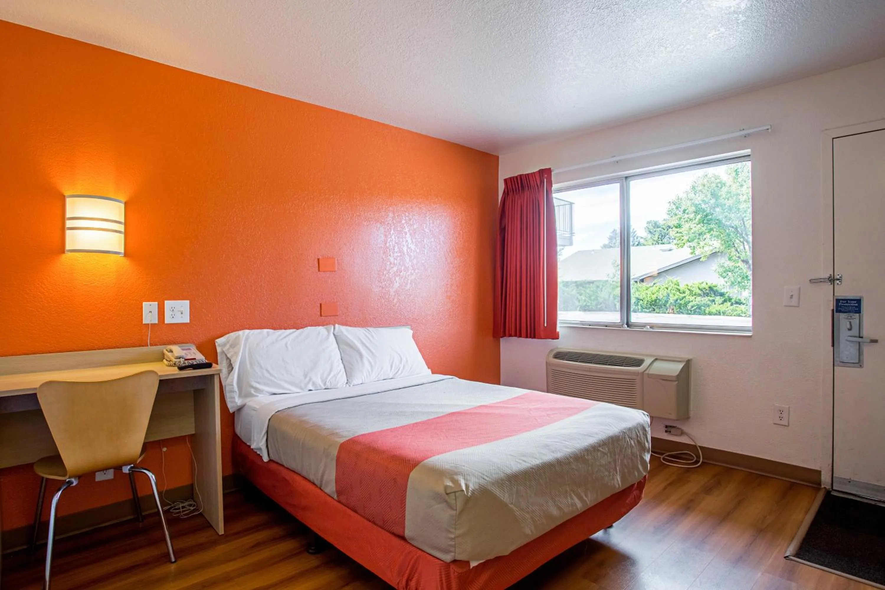 Bed in Motel 6-Prescott, AZ