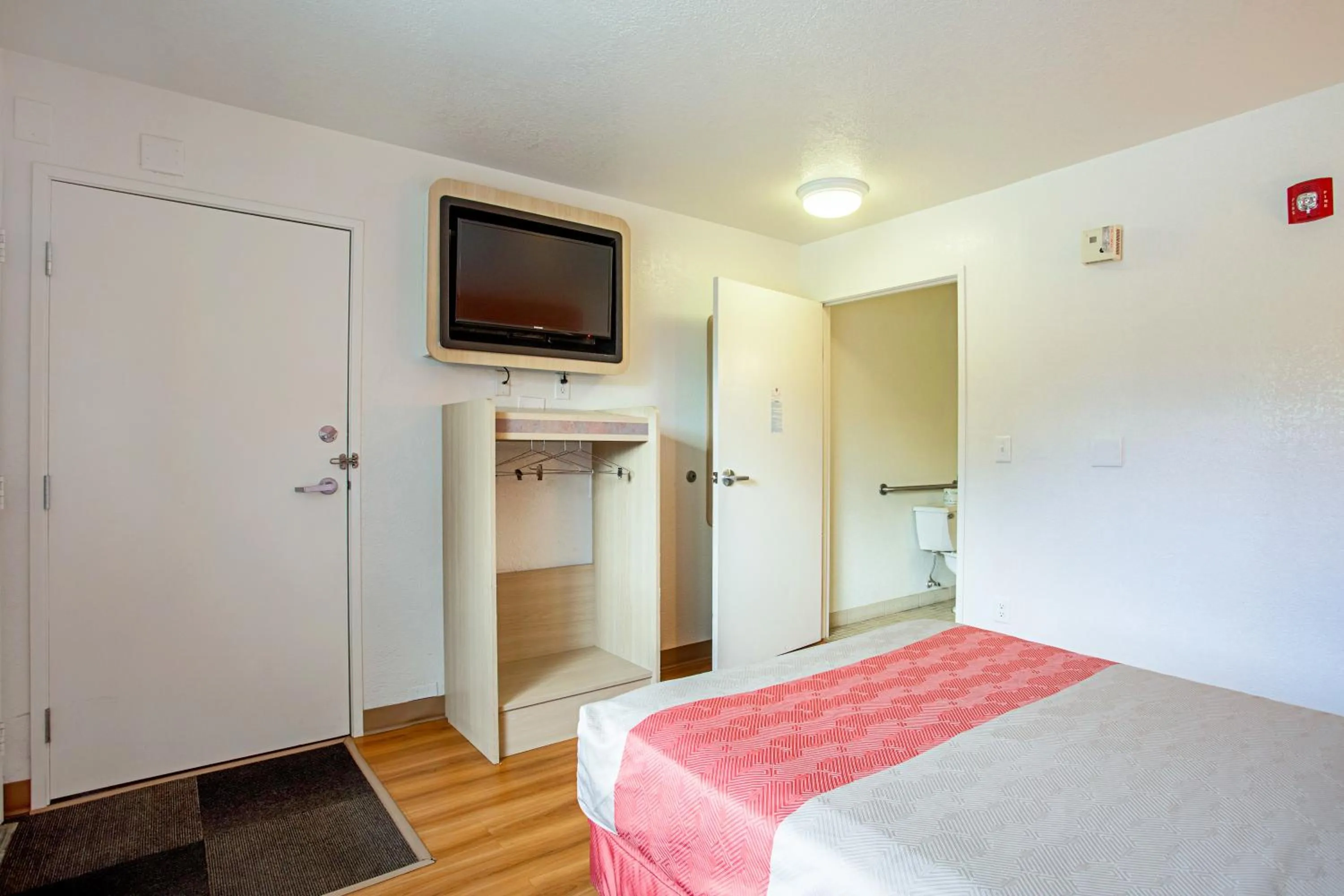 Bedroom, Bed in Motel 6-Prescott, AZ