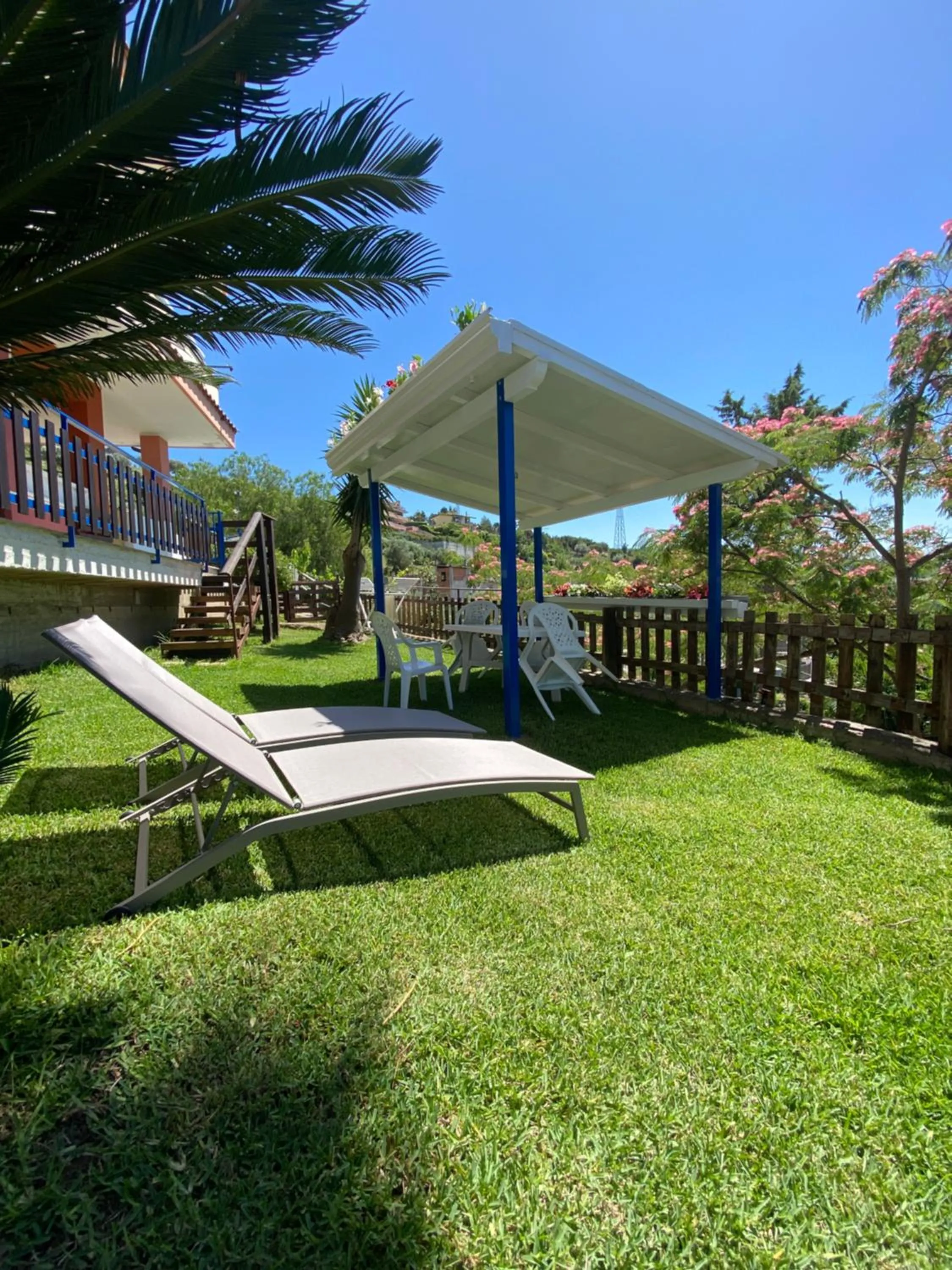 Garden view in Albizia, casevacanza