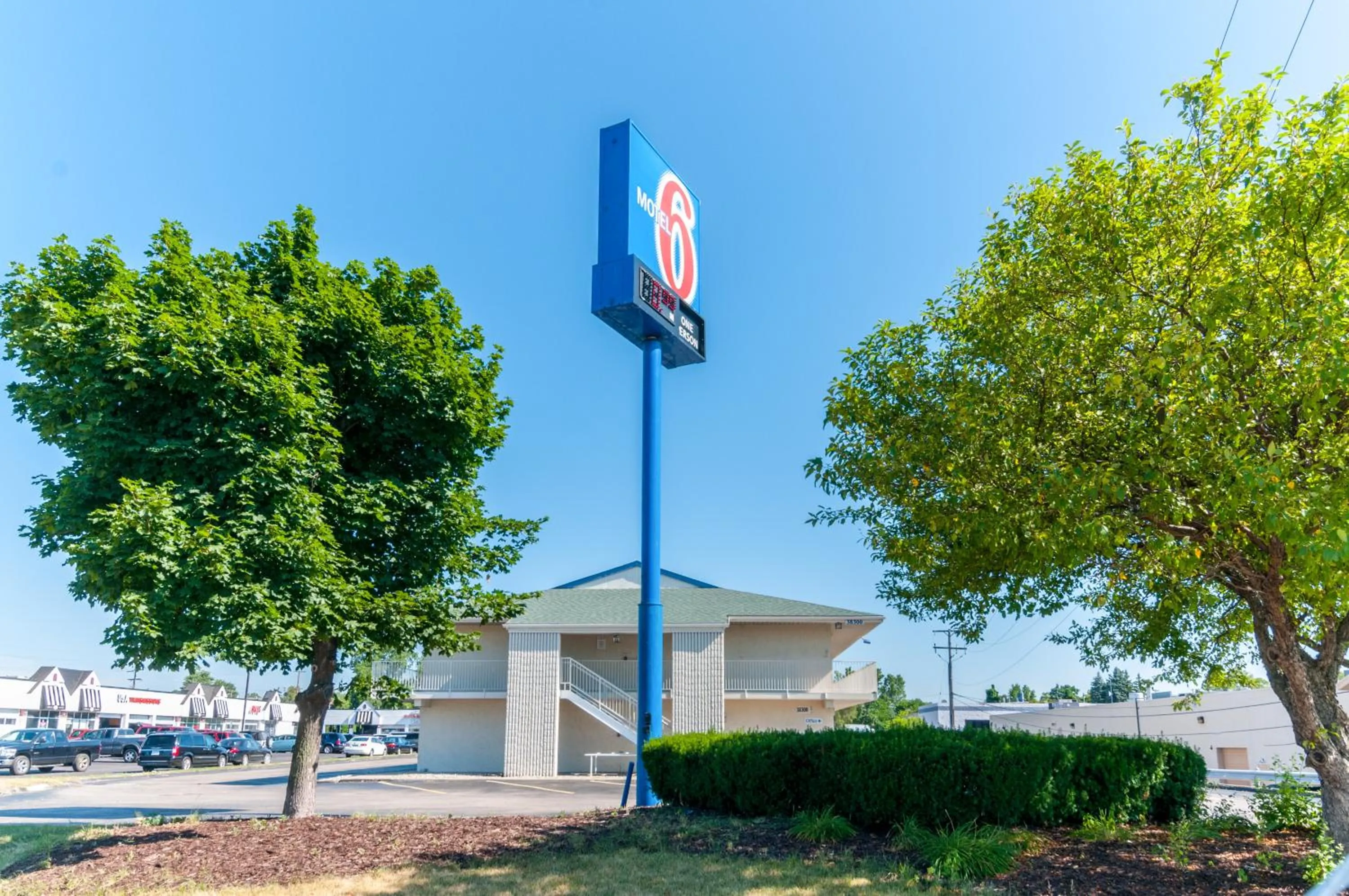 Facade/entrance in Motel 6-Farmington Hills, MI - Northwest - Farmington Hills