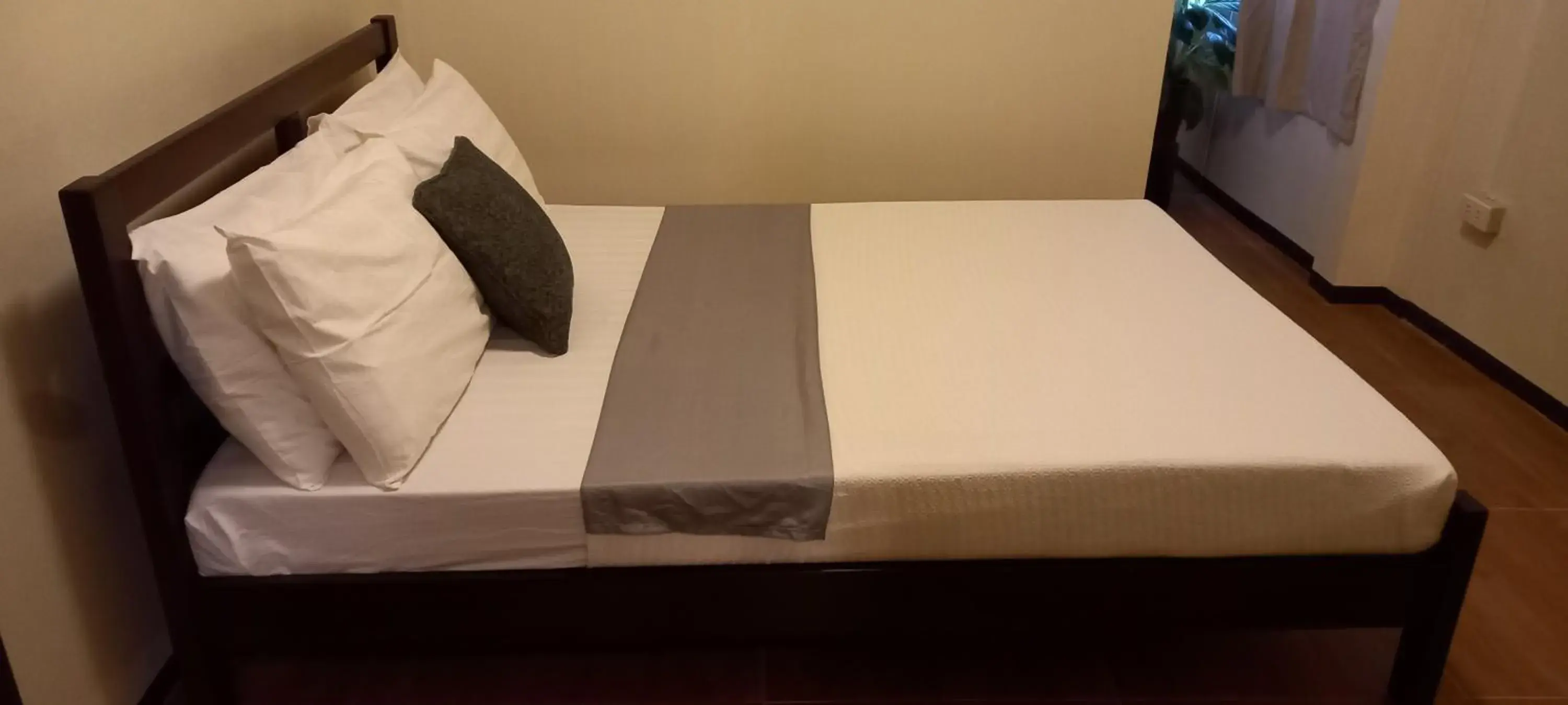 Single Room - single occupancy - Disability Access in Balay 8 Suites Single Room - single occupancy - Disability Access in Balay 8 Suites