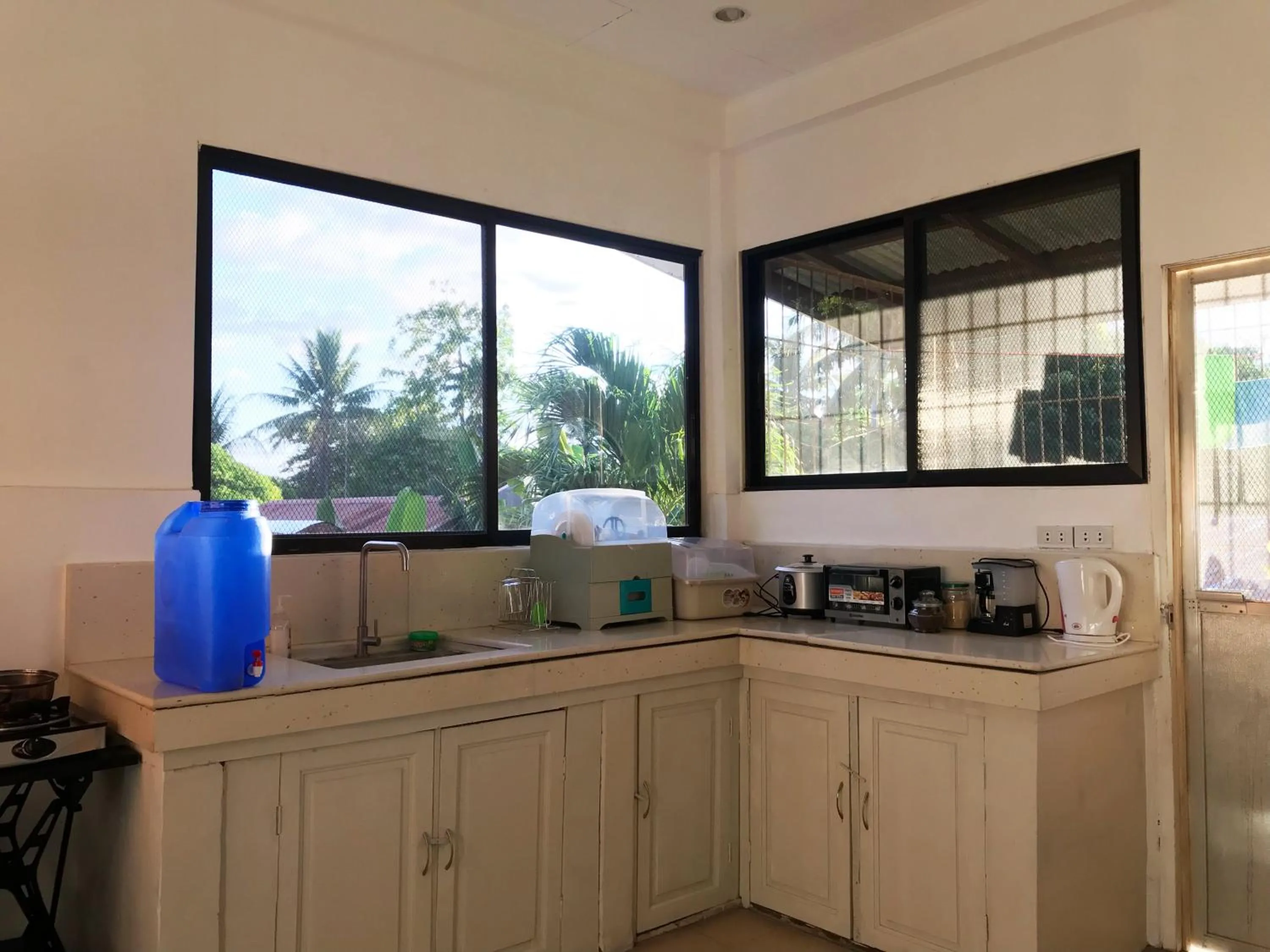 Communal kitchen in Balay 8 Suites