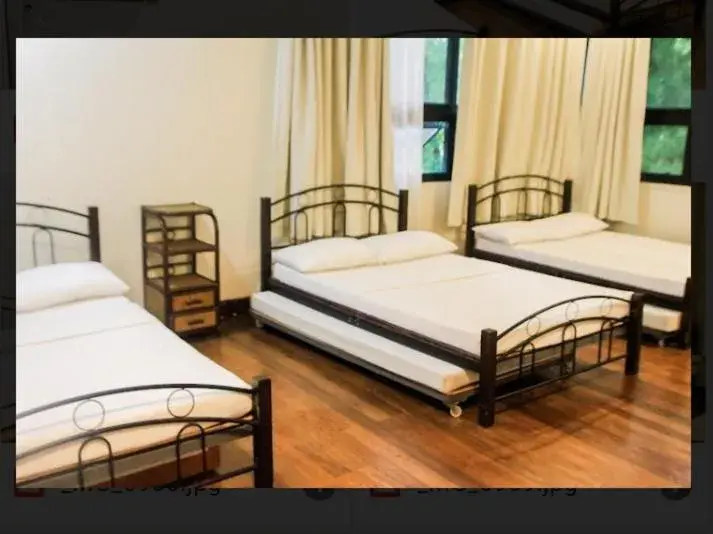 Triple Room with Private Bathroom in Balay 8 Suites Triple Room with Private Bathroom in Balay 8 Suites