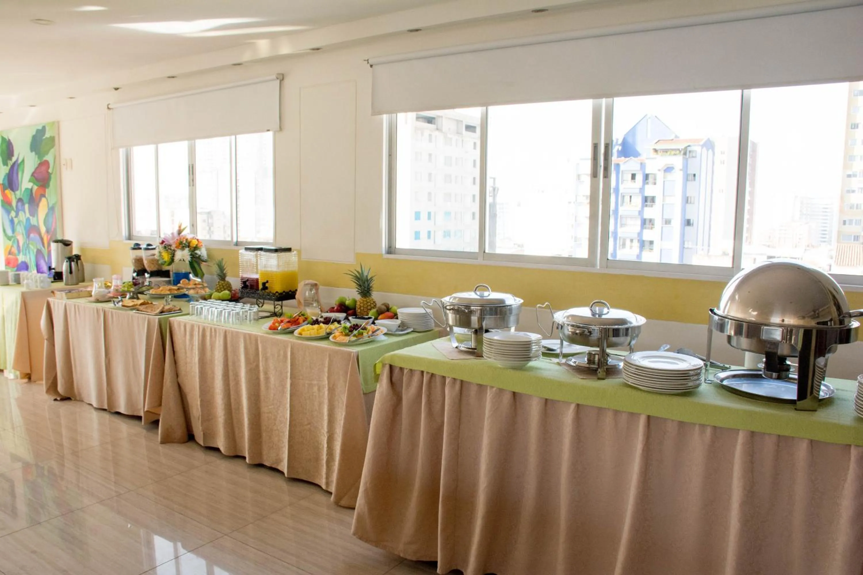 Buffet breakfast in Hotel La Serrania Bucaramanga