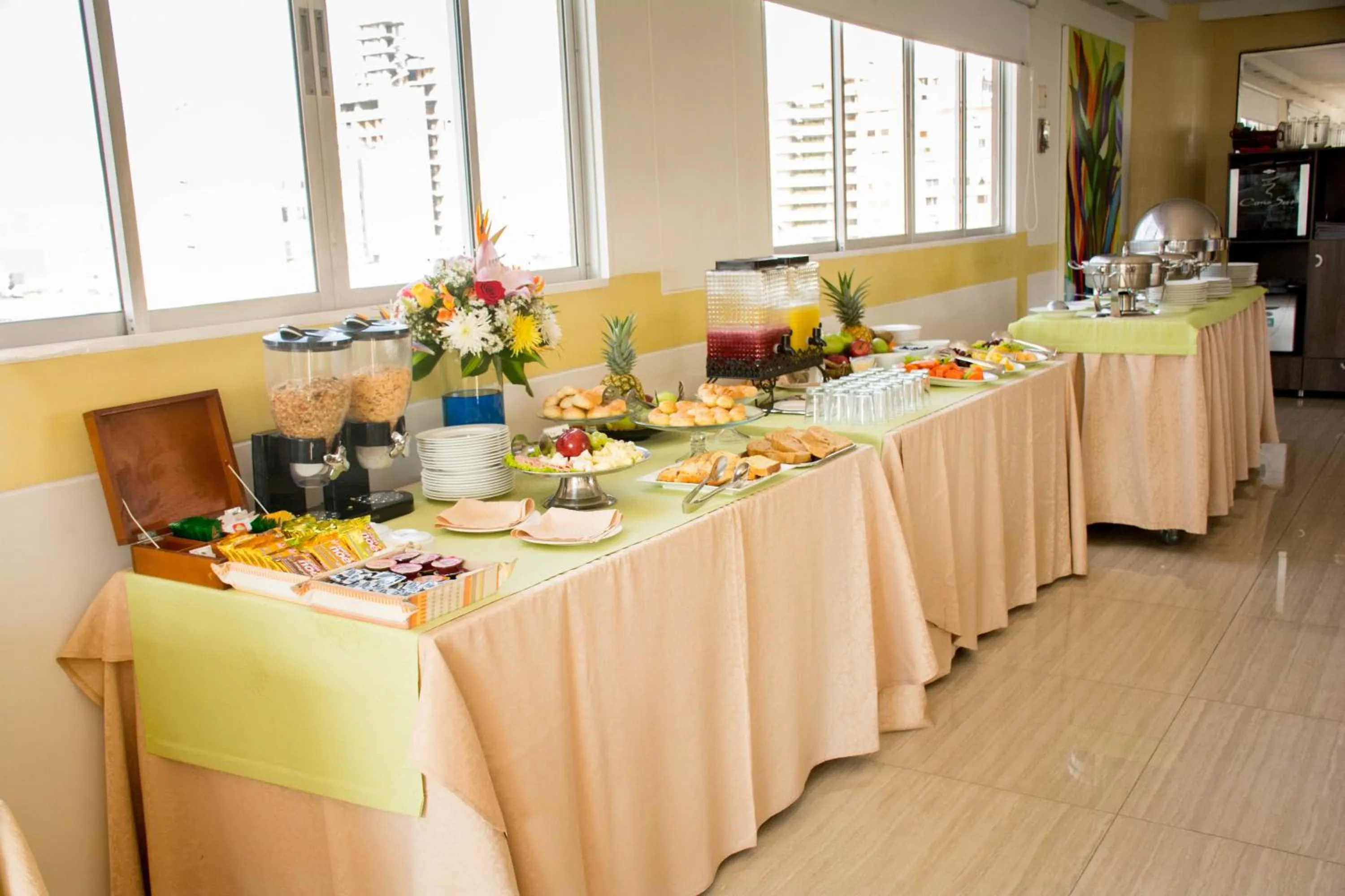 Buffet breakfast in Hotel La Serrania Bucaramanga