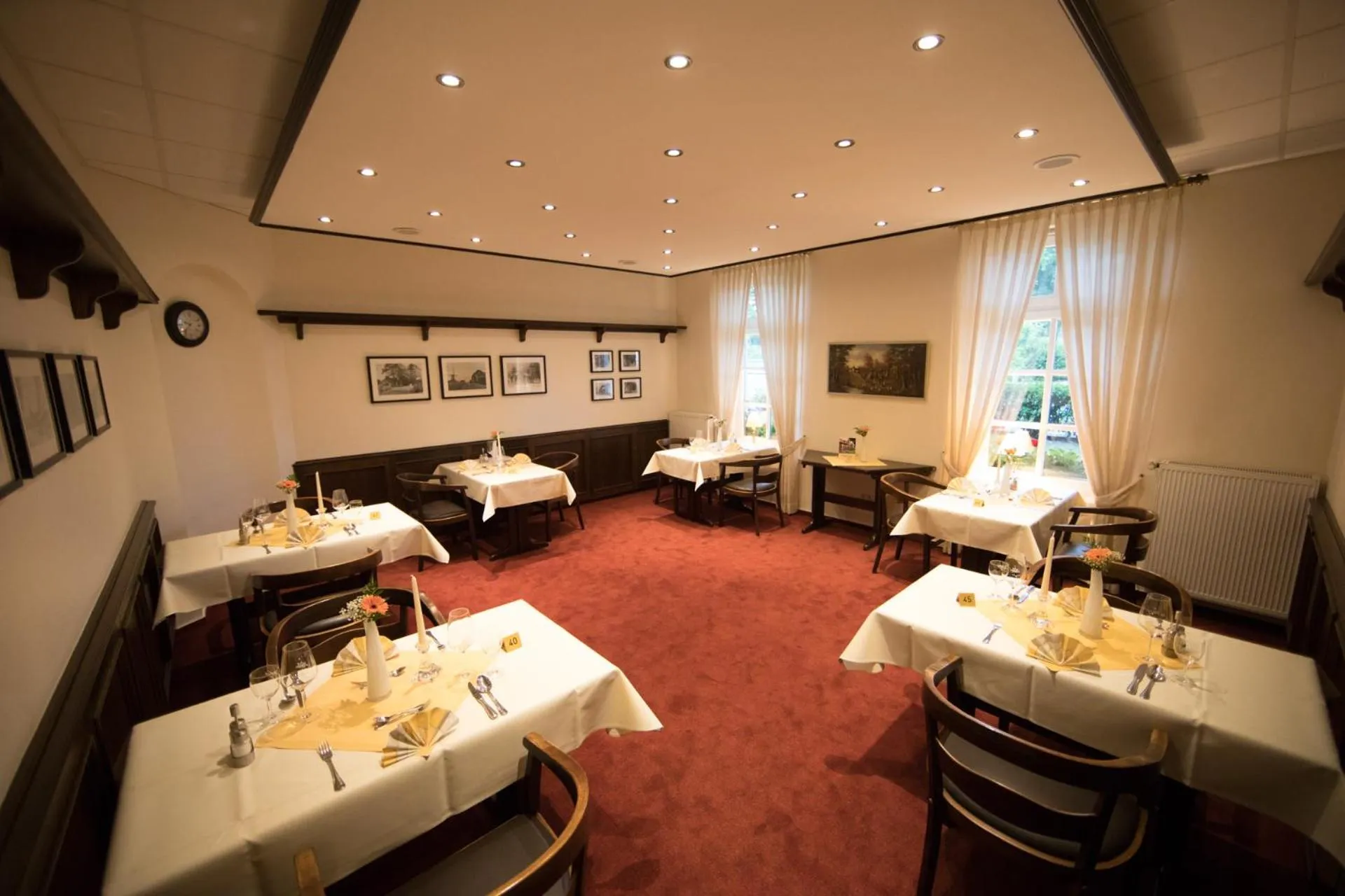 Restaurant/places to eat in Altes Landhaus
