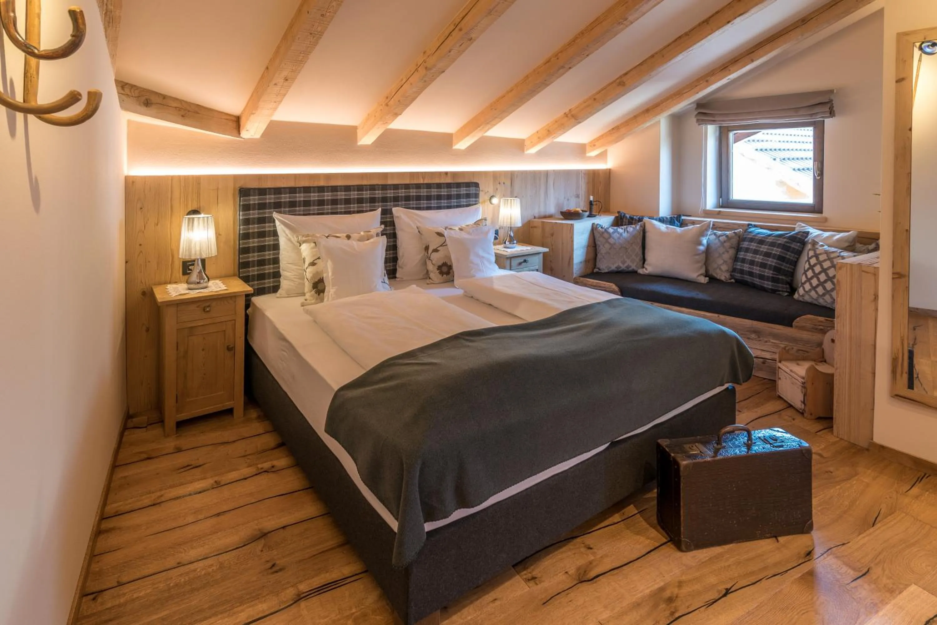 Photo of the whole room, Bed in Hotel Zum Mohren