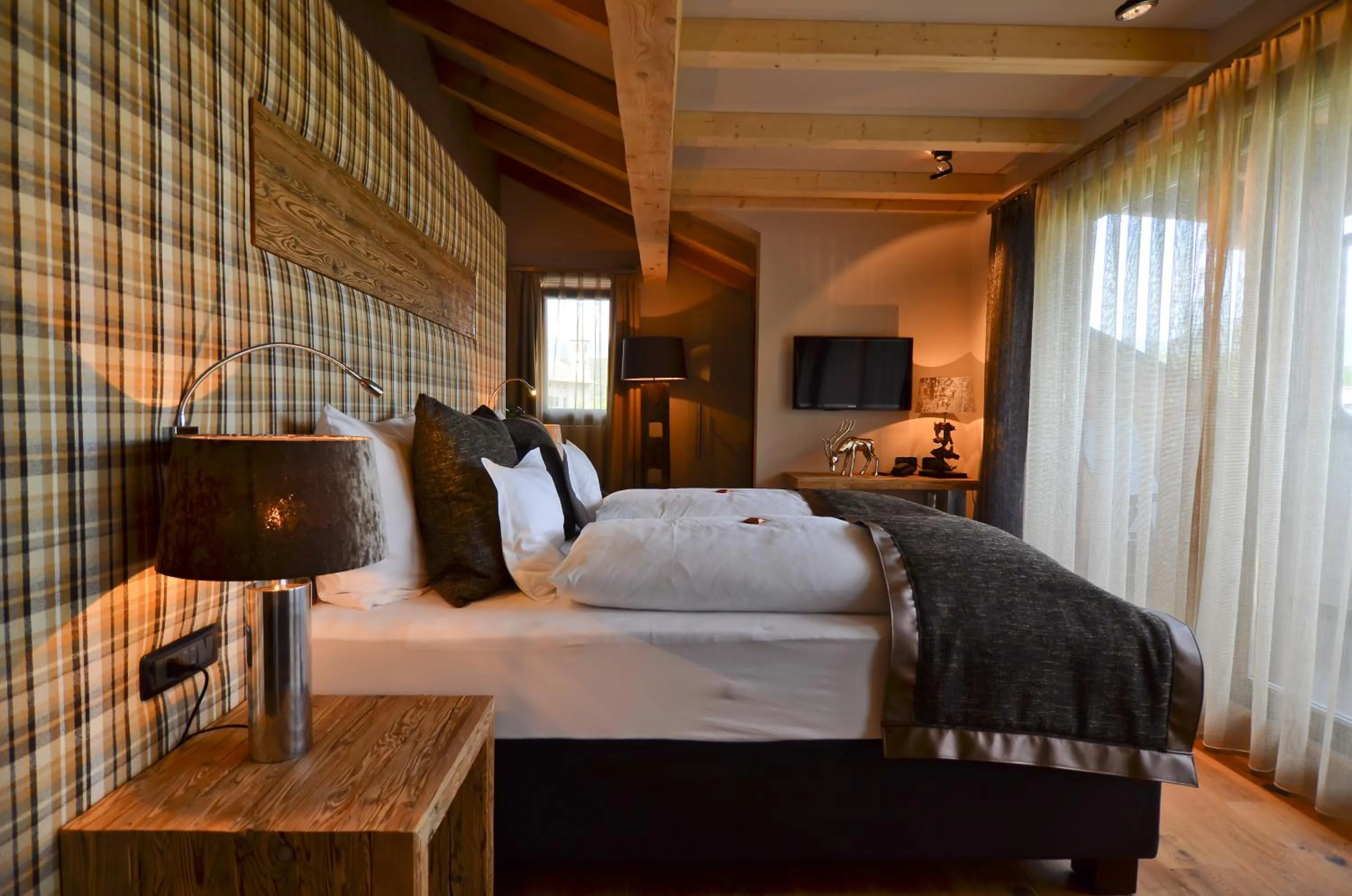 Photo of the whole room, Bed in Hotel Zum Mohren