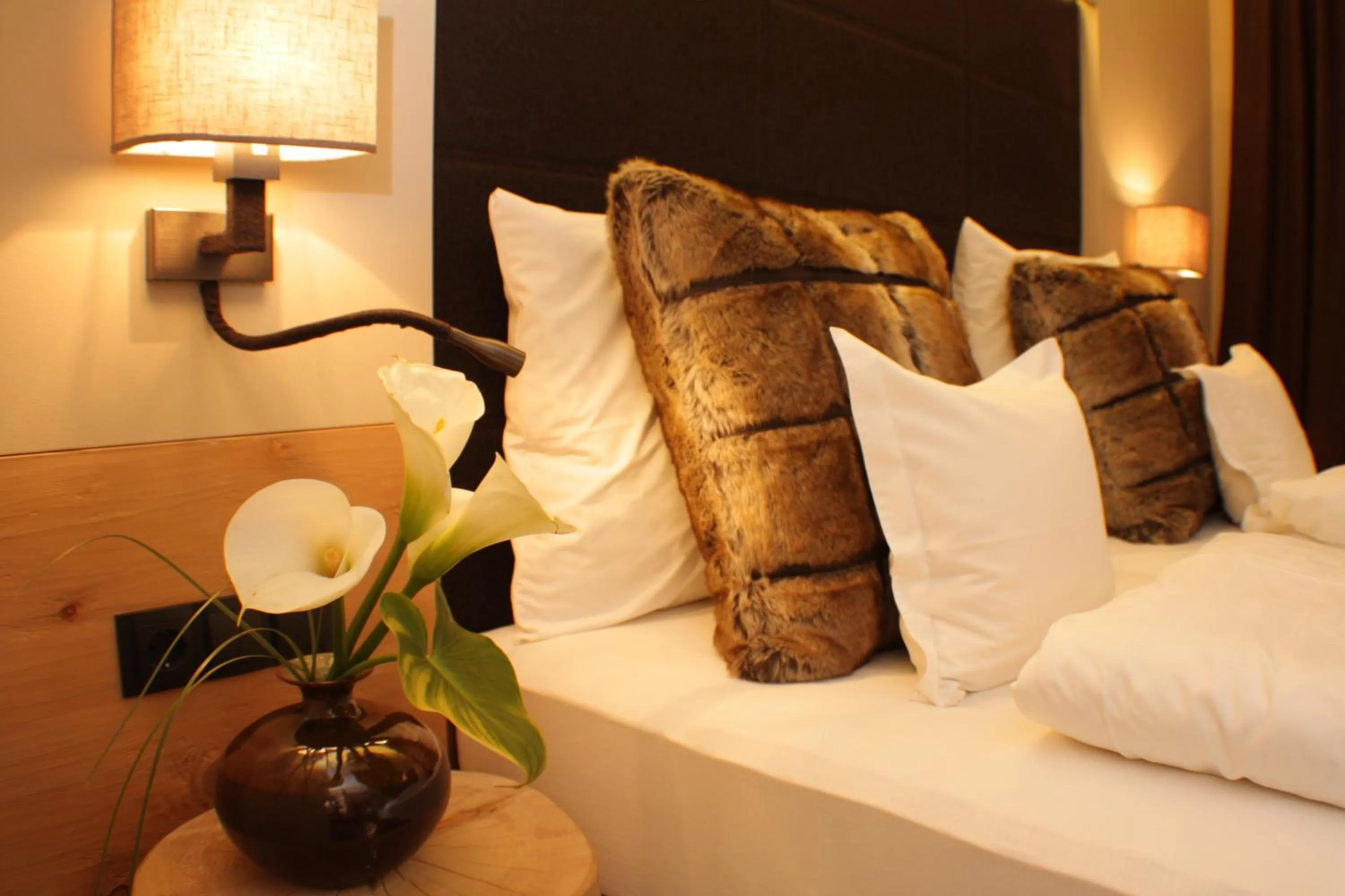 Photo of the whole room, Bed in Hotel Zum Mohren