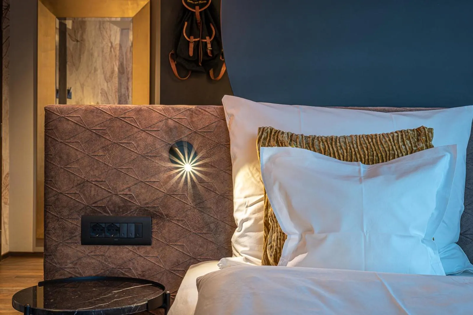 Photo of the whole room, Bed in Hotel Zum Mohren