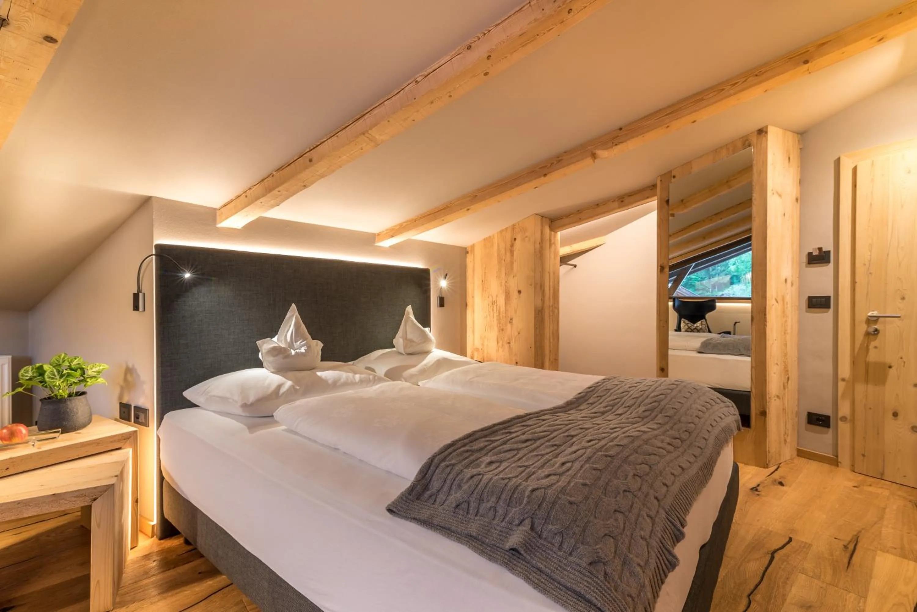 Bedroom, Bed in Hotel Zum Mohren