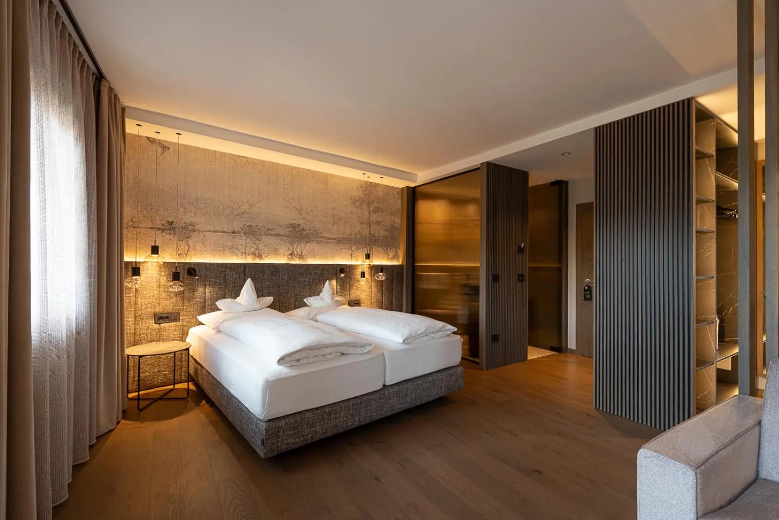 Photo of the whole room, Bed in Hotel Zum Mohren